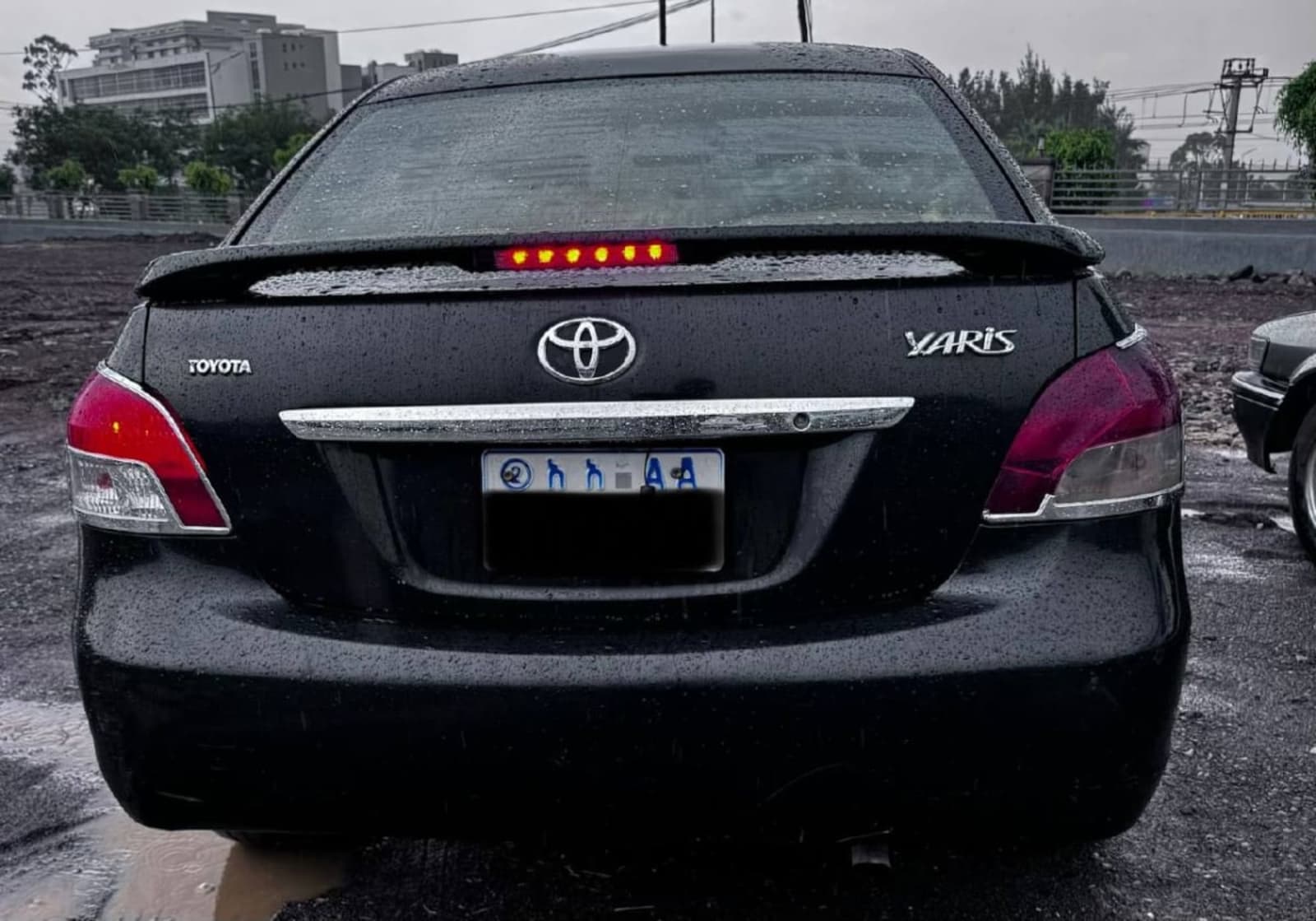 2008 Toyota Yaris sedan — photo 2