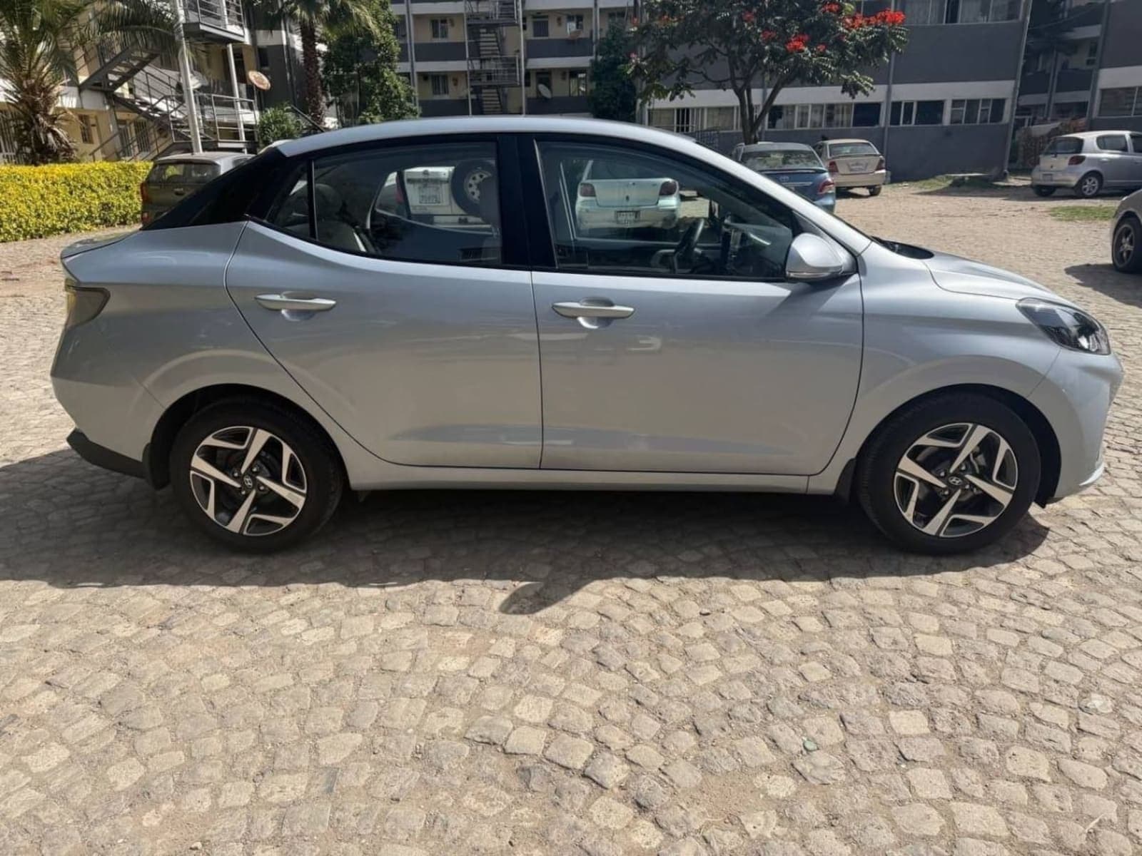 2022 Hyundai Grand i10 — photo 2