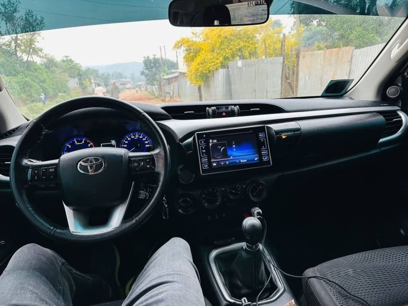 2017 Toyota Hilux Extra Cab — photo 6