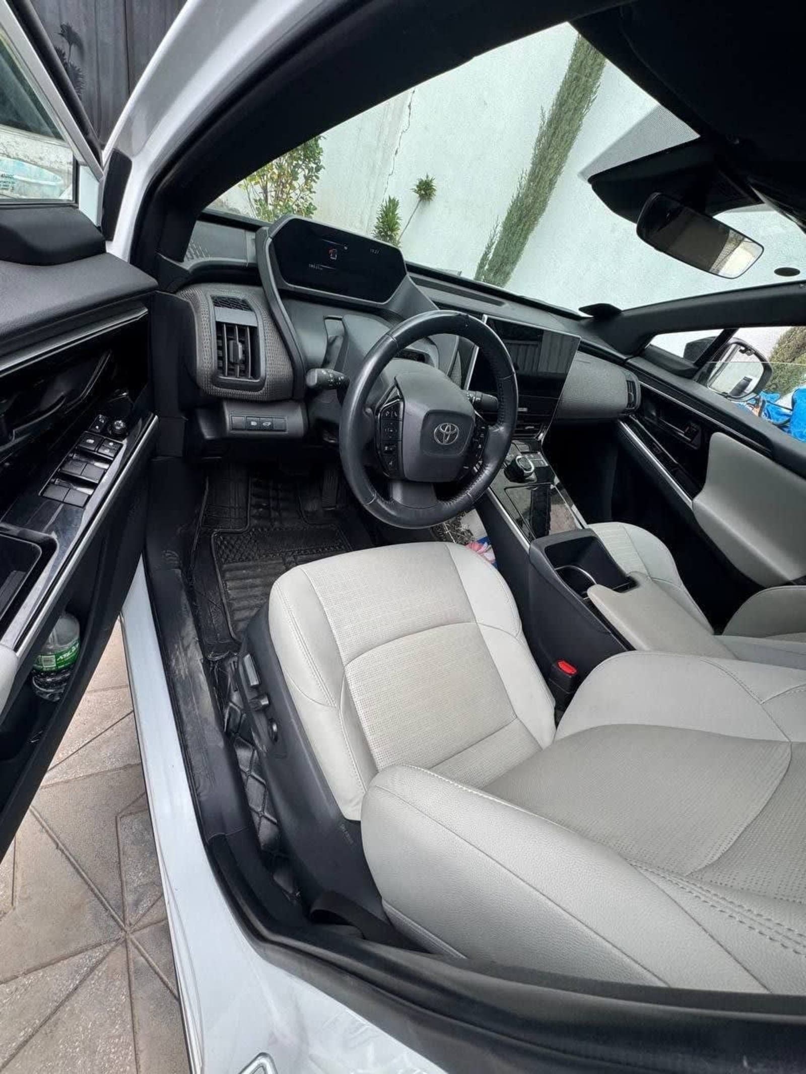 2023 Toyota BZ4X EV — photo 2