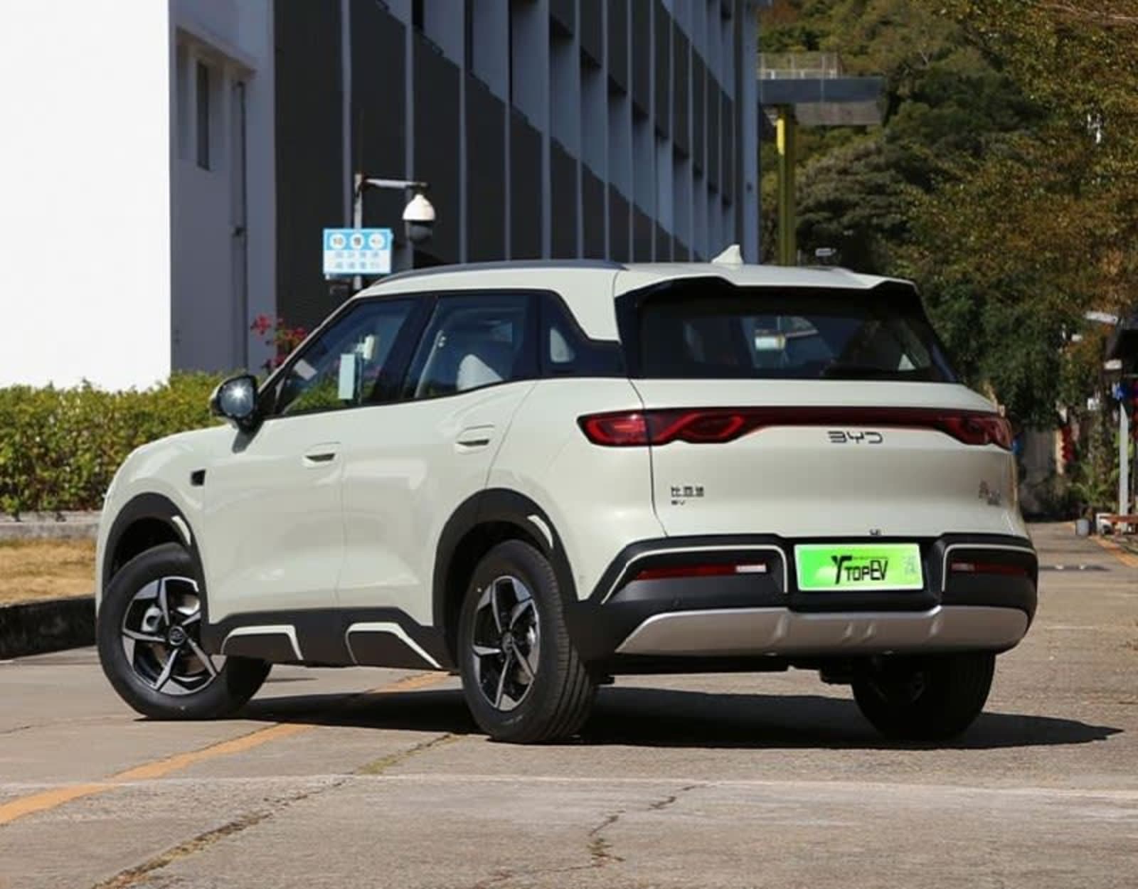 2025 BYD Yuan Up — photo 2