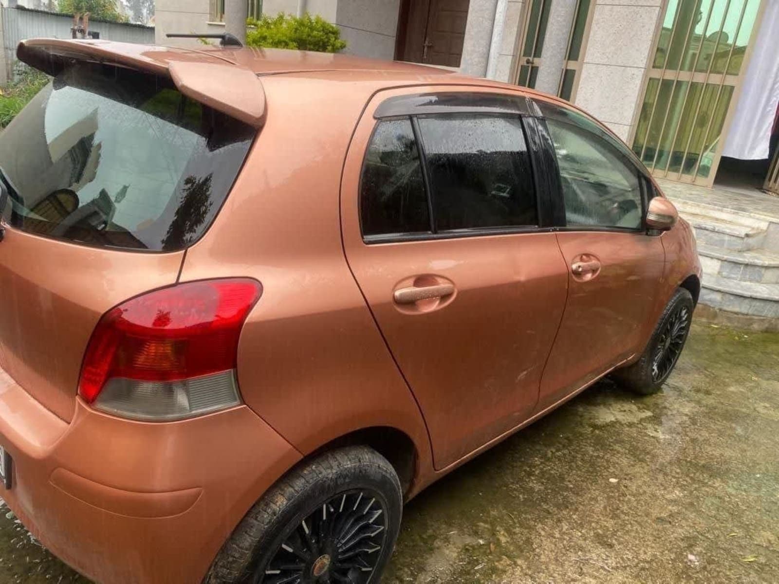 2008 Toyota Yaris Compact โ photo 1
