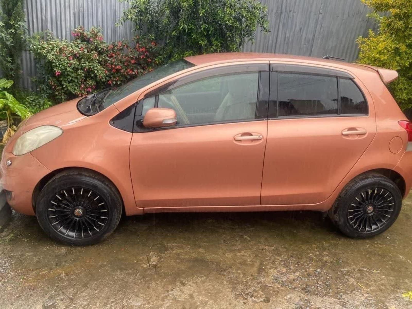 2008 Toyota Yaris Compact โ photo 4