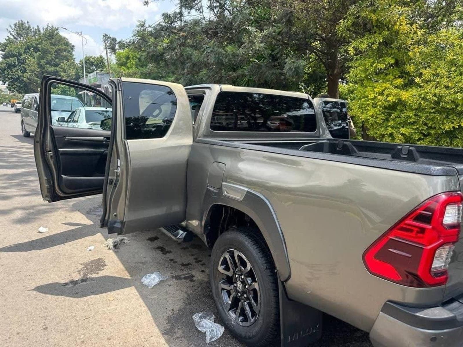 2021 Toyota Invincible King Cab — photo 3
