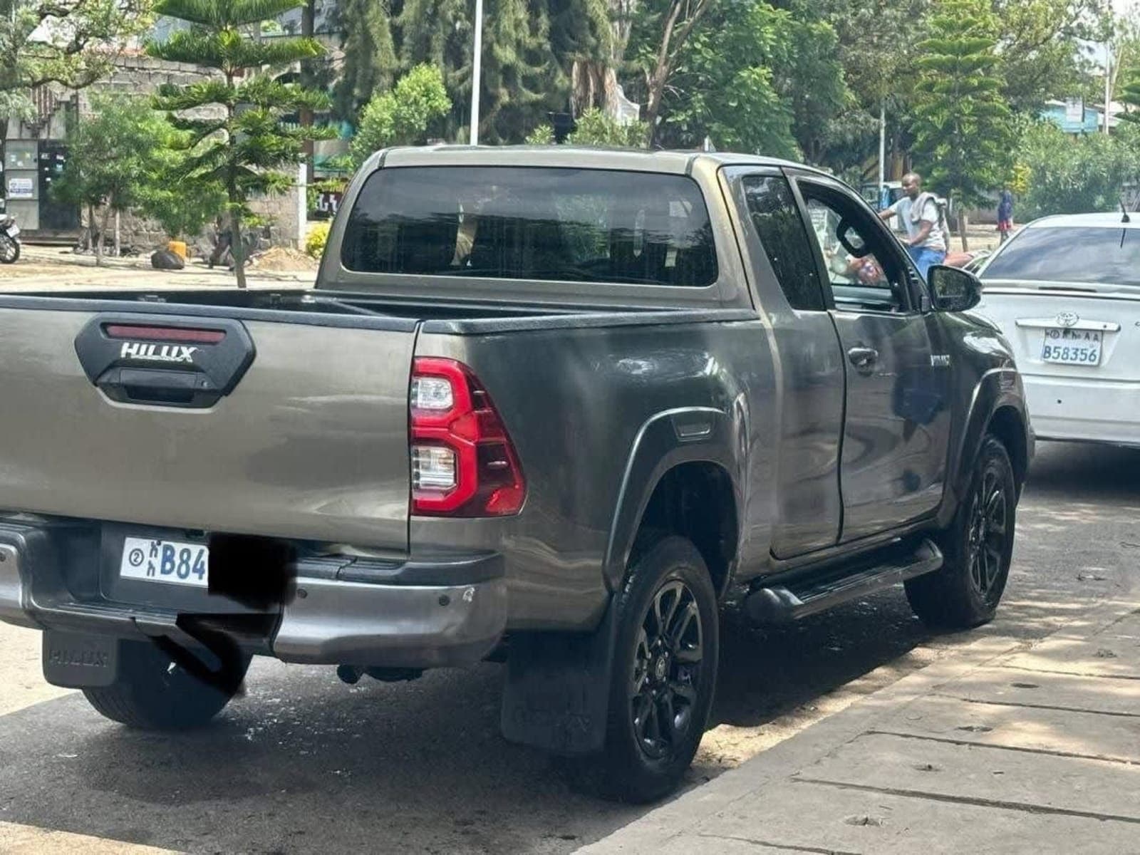 2021 Toyota Invincible King Cab — photo 4