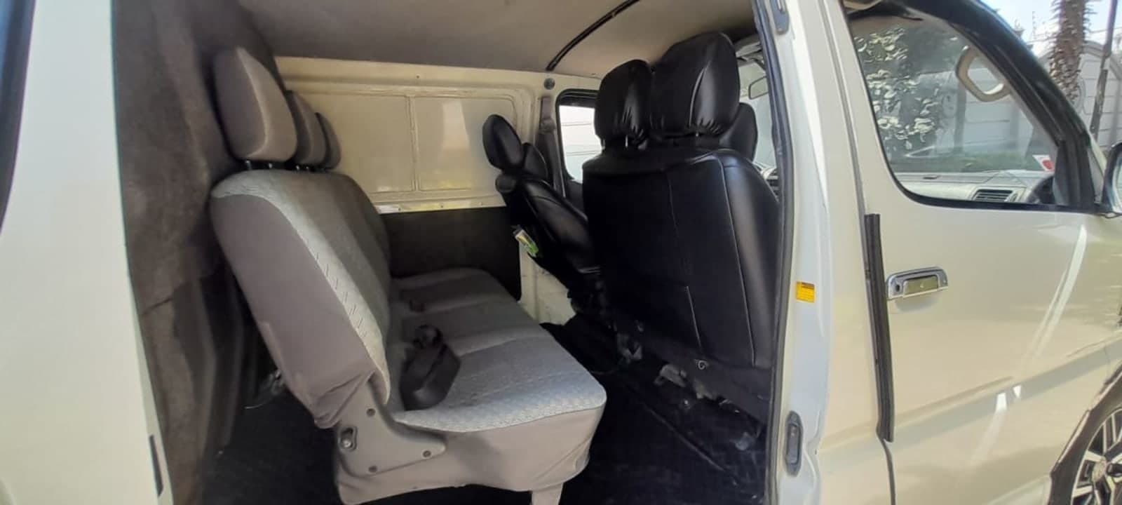 2006 Toyota Hiace (Dolfin) — photo 2
