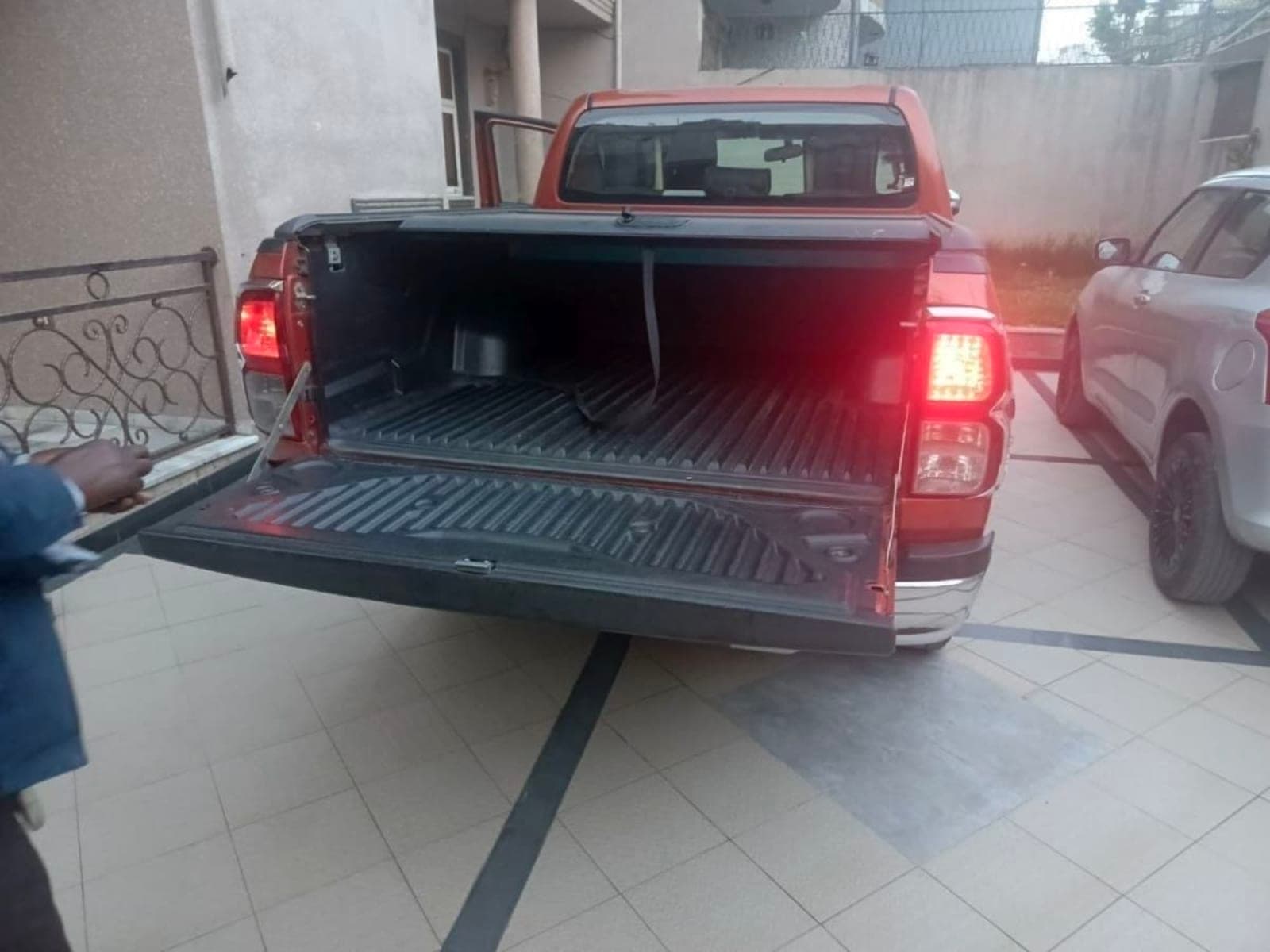 2016 Toyota Hilux Rivo Double โ photo 3