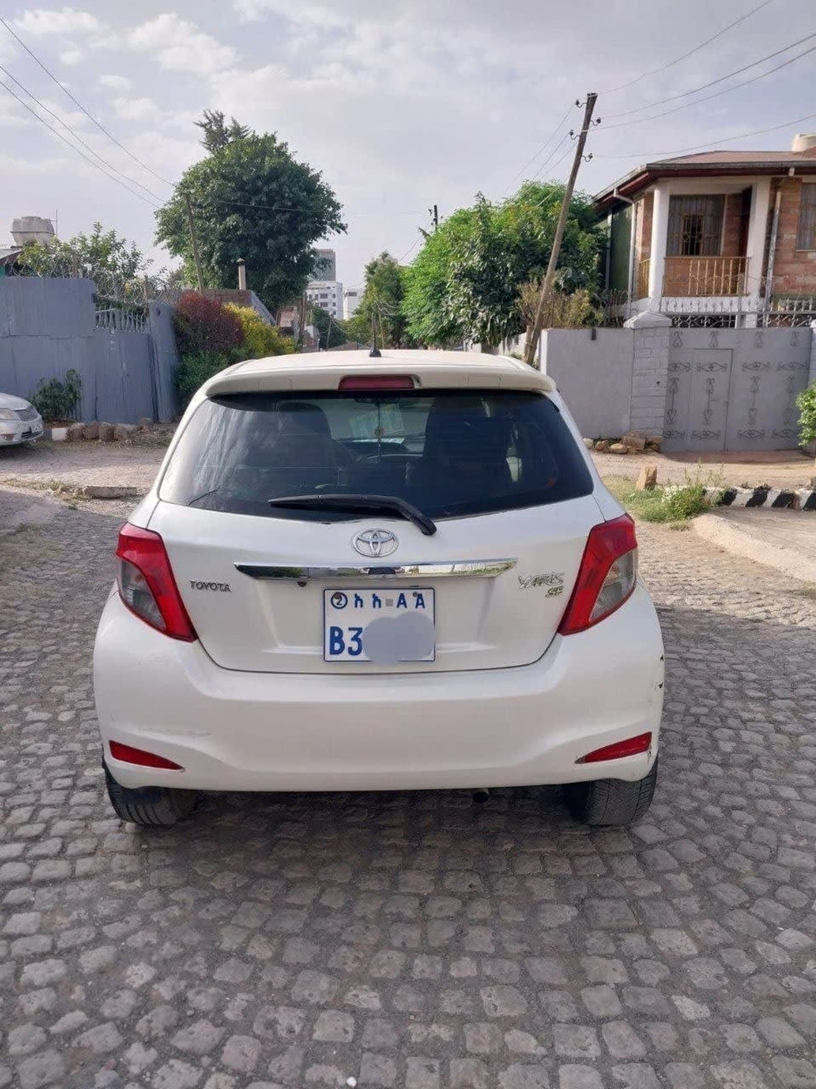 2014 Toyota YARIS Joila — photo 3