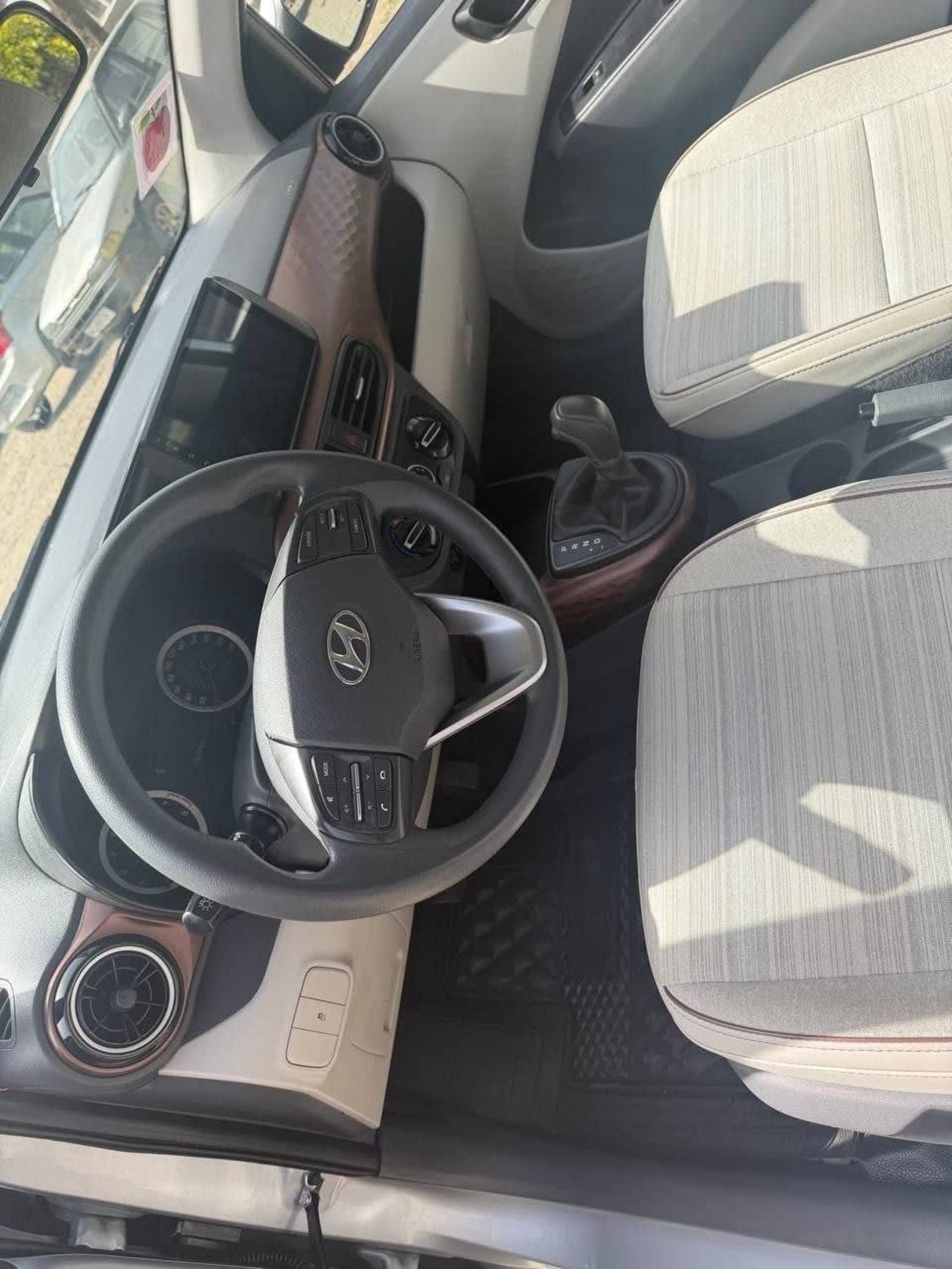 2022 Hyundai Grand I10 — photo 7