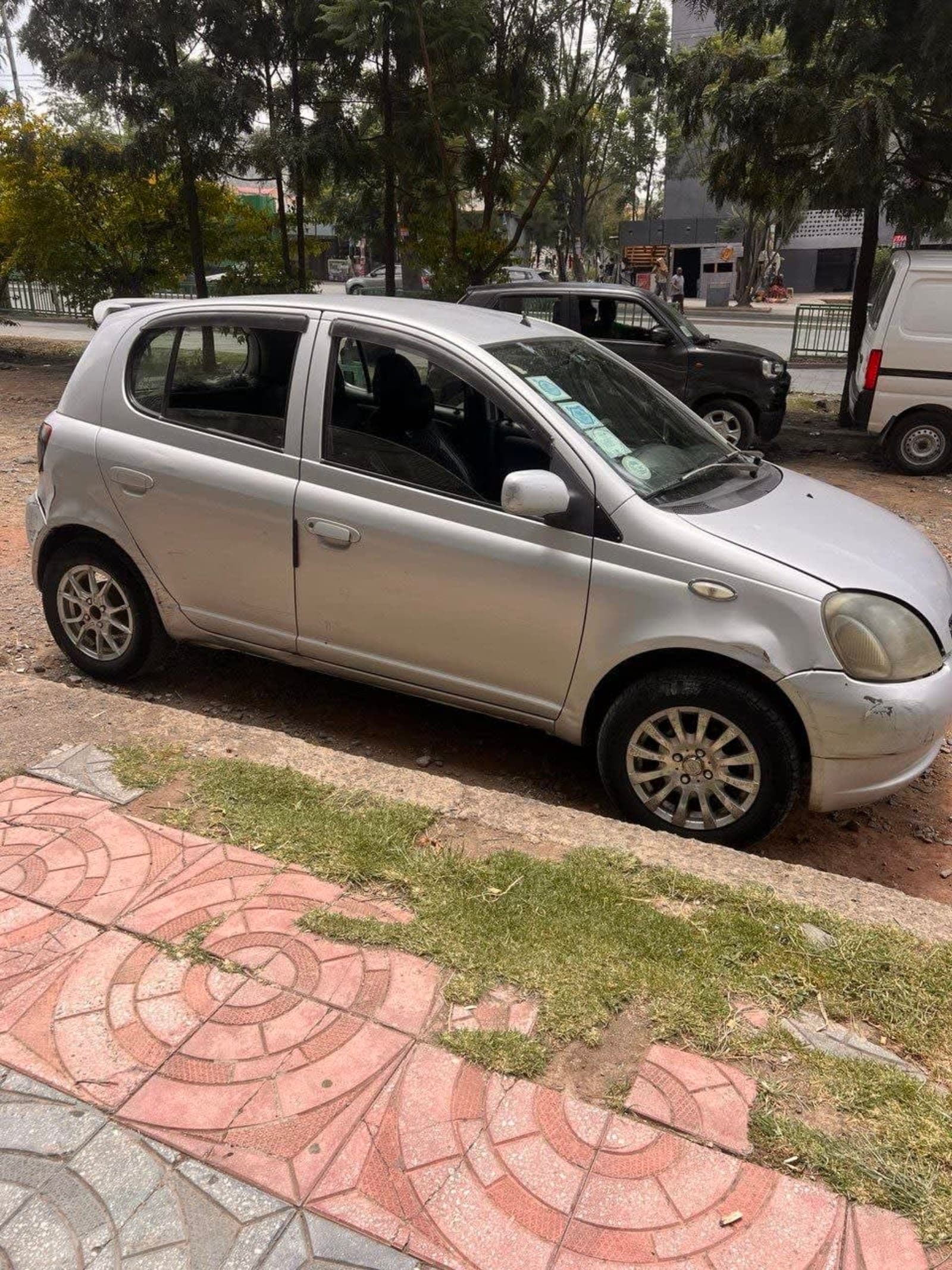 2001 Toyota Vitz — photo 5