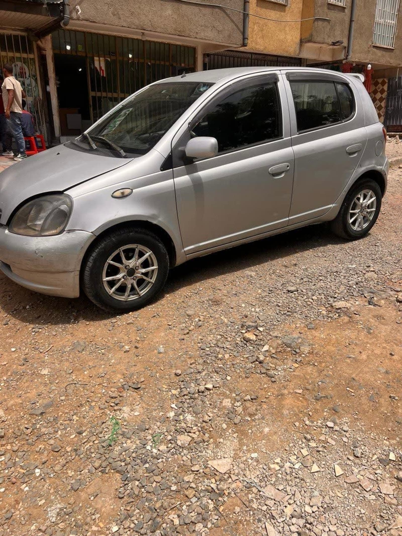 2001 Toyota Vitz — photo 7