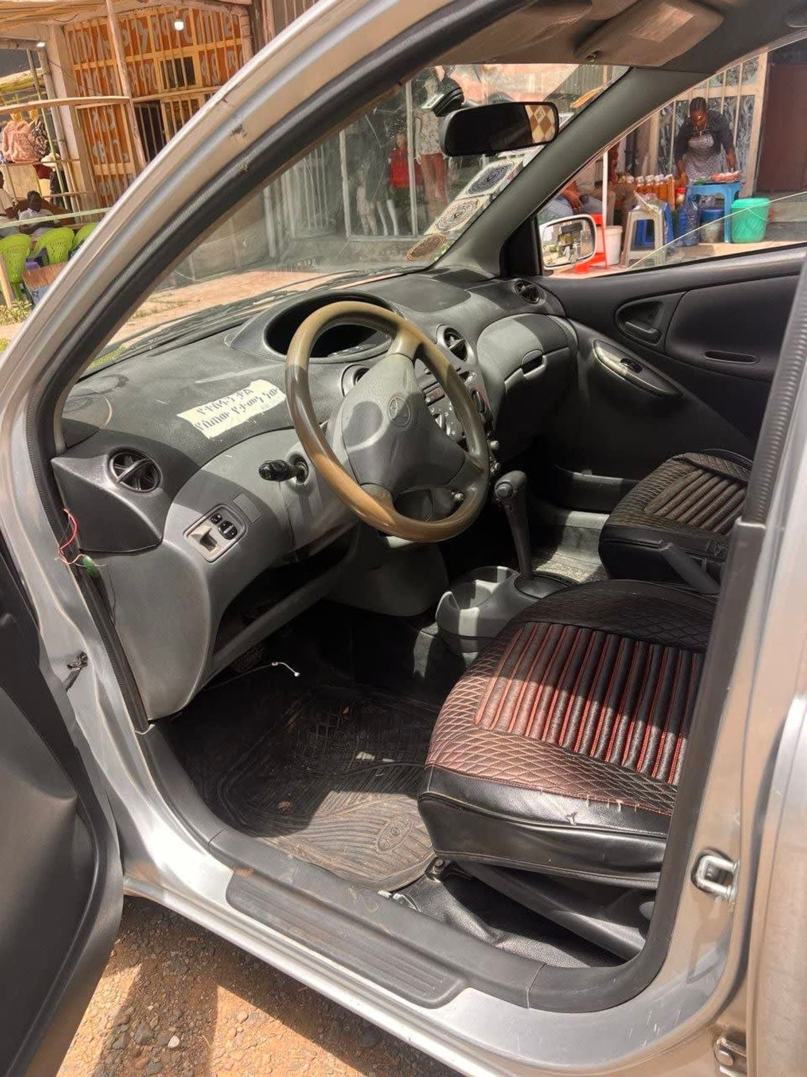 2001 Toyota Vitz — photo 8