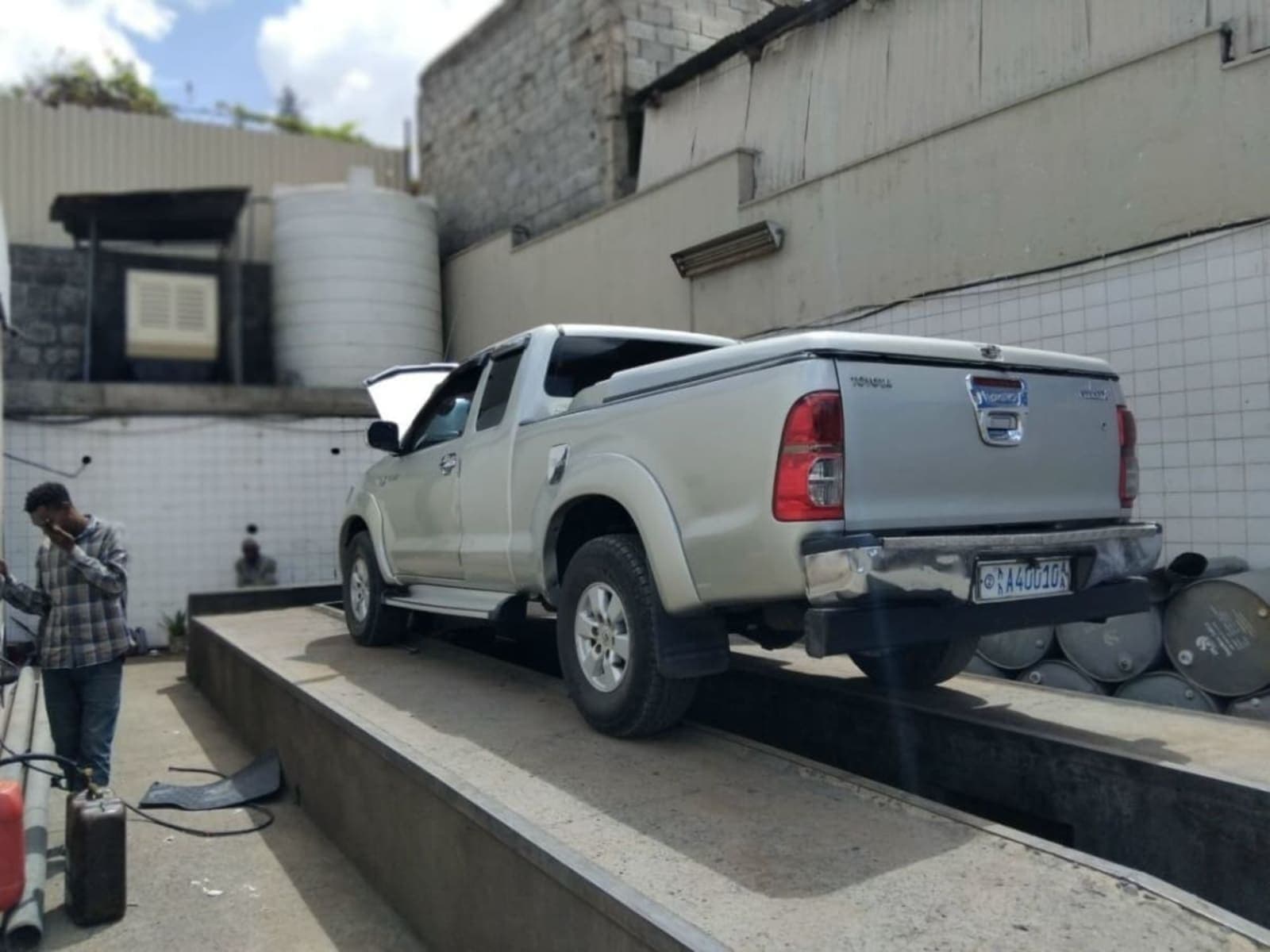 2011 Toyota Hilux — photo 2