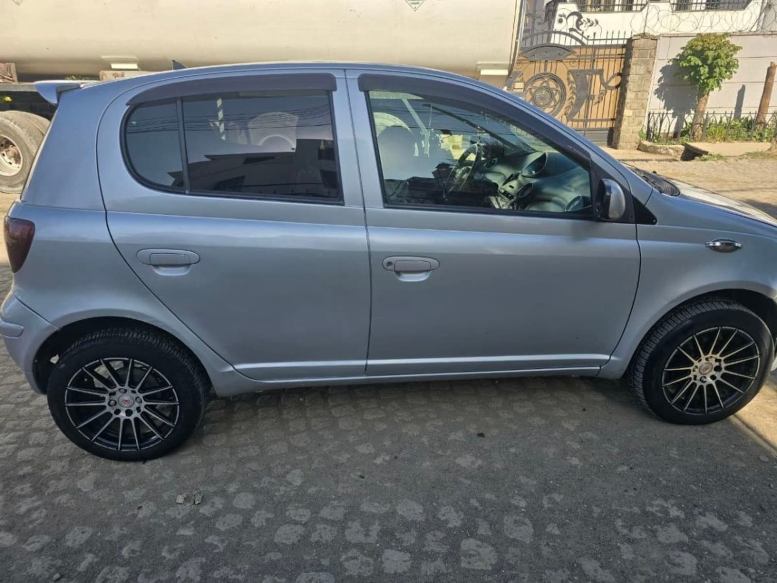2004 Toyota Vitz — photo 3