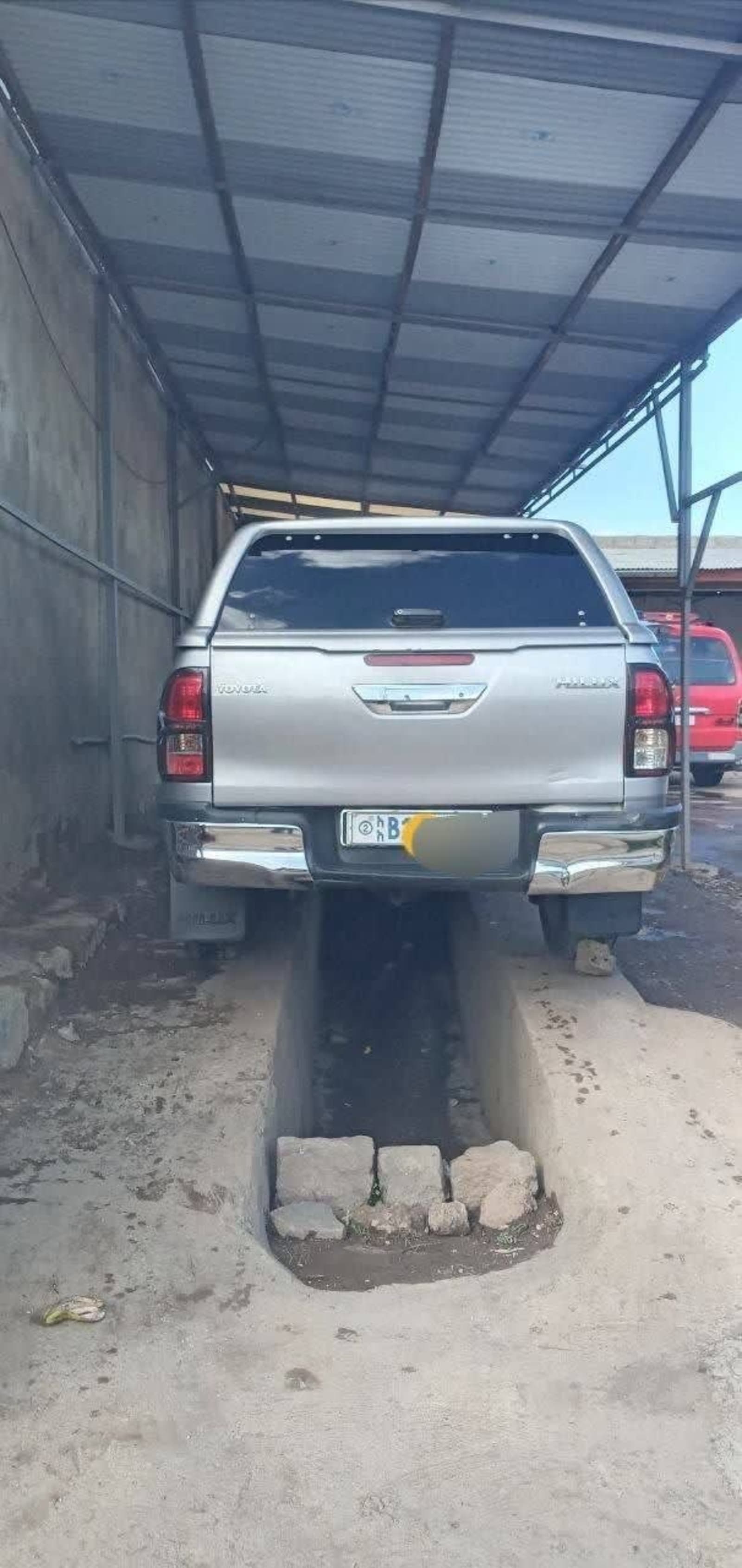 2017 Toyota Hilux Revo — photo 2