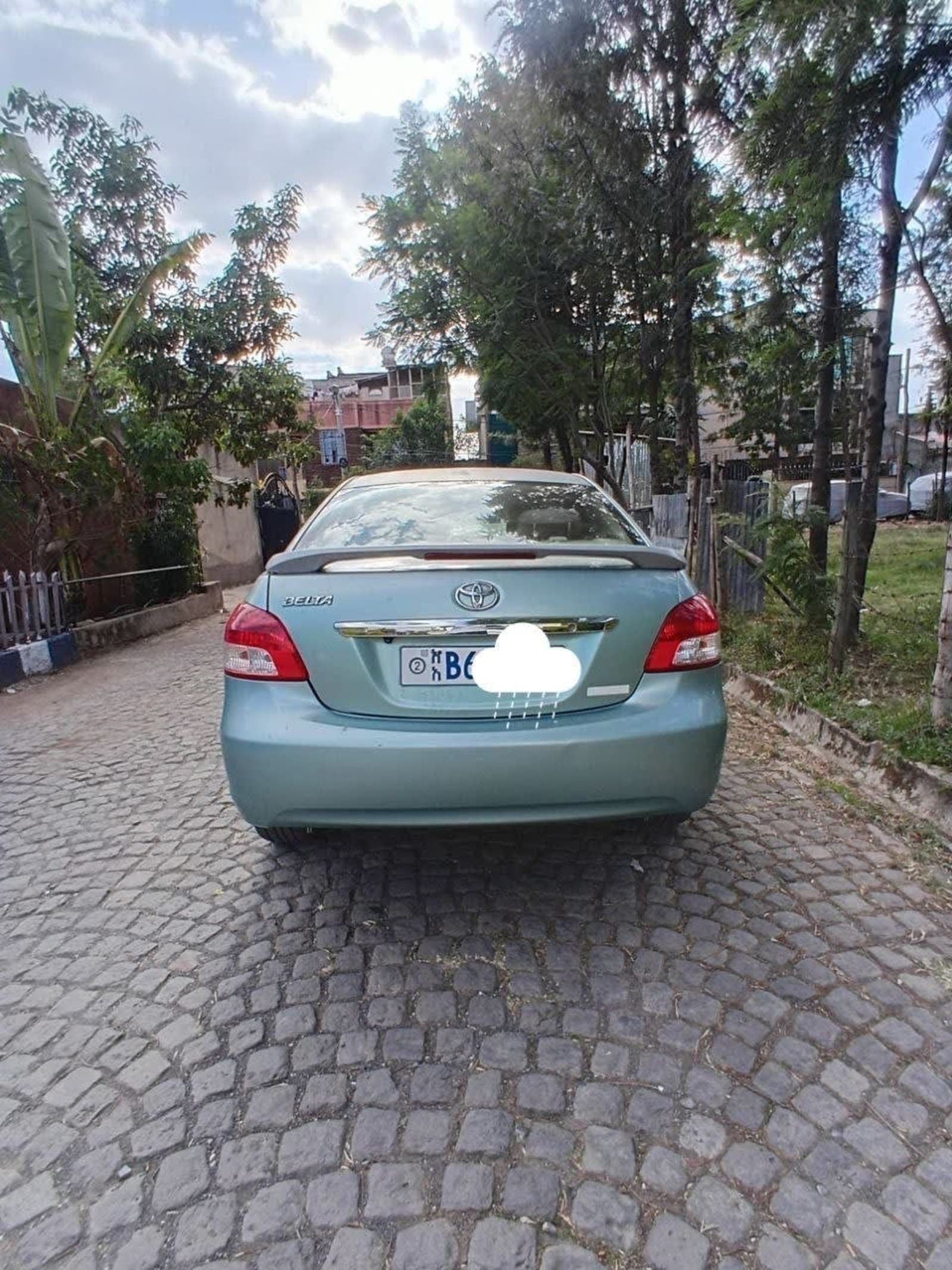 2010 Toyota Yaris Belta — photo 1