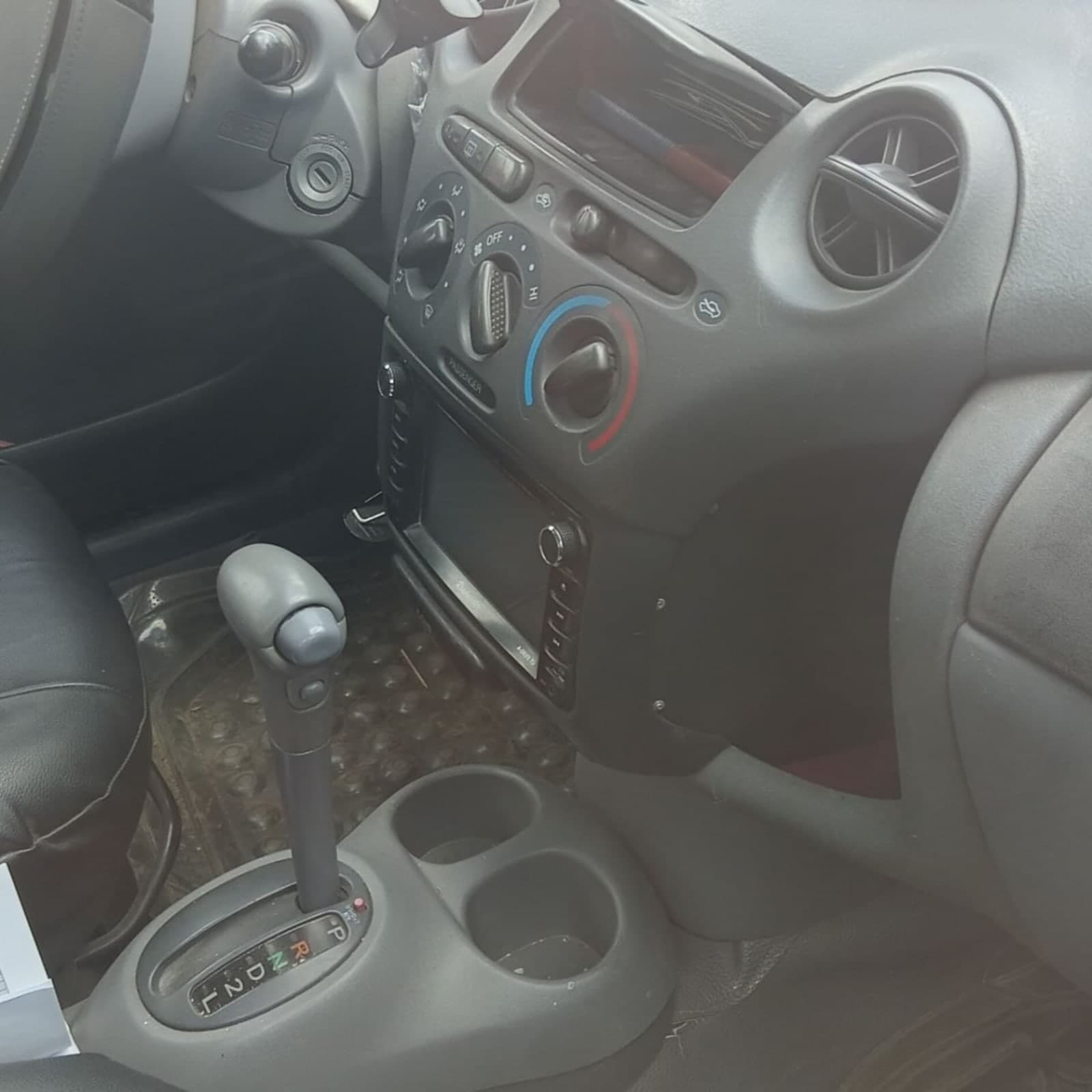 2001 Toyota Vitz — photo 5