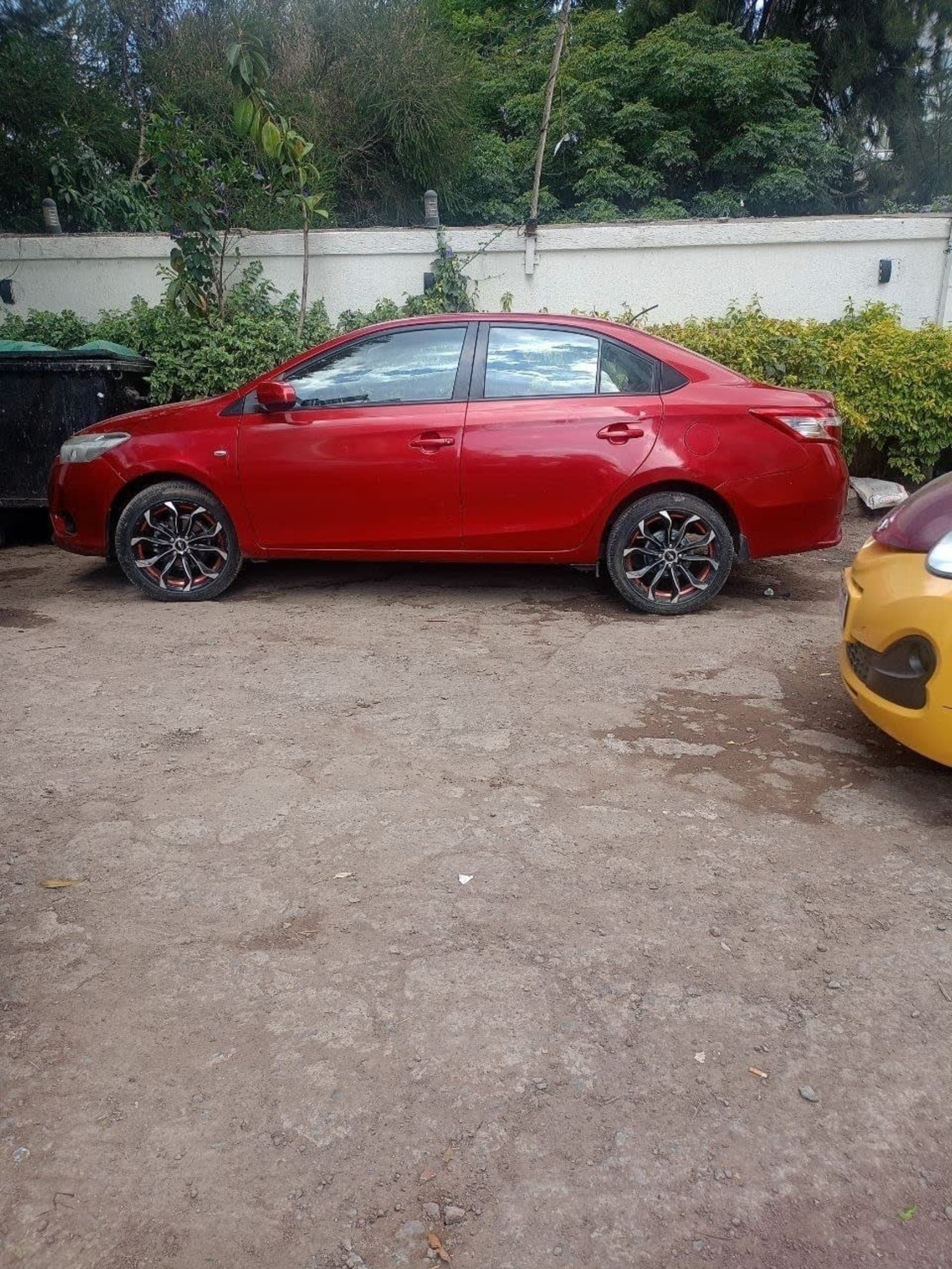 2014 Toyota Yaris Sedan — photo 5
