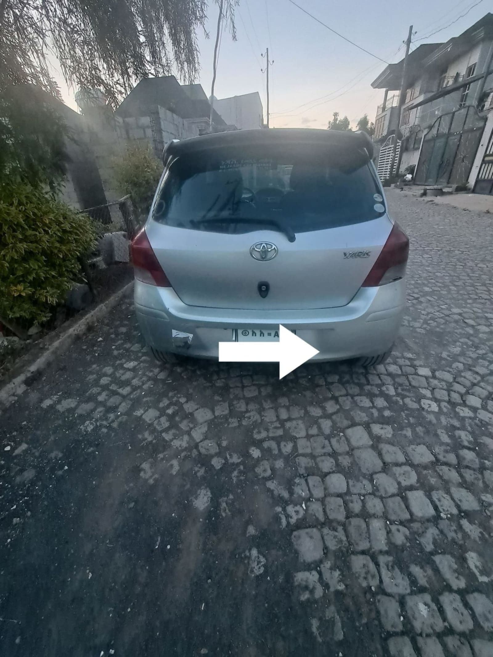 2010 Toyota Yaris Compact — photo 3