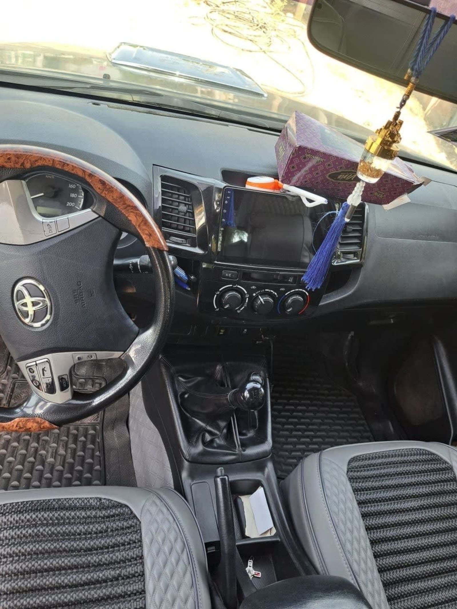 2015 Toyota Hilux — photo 7