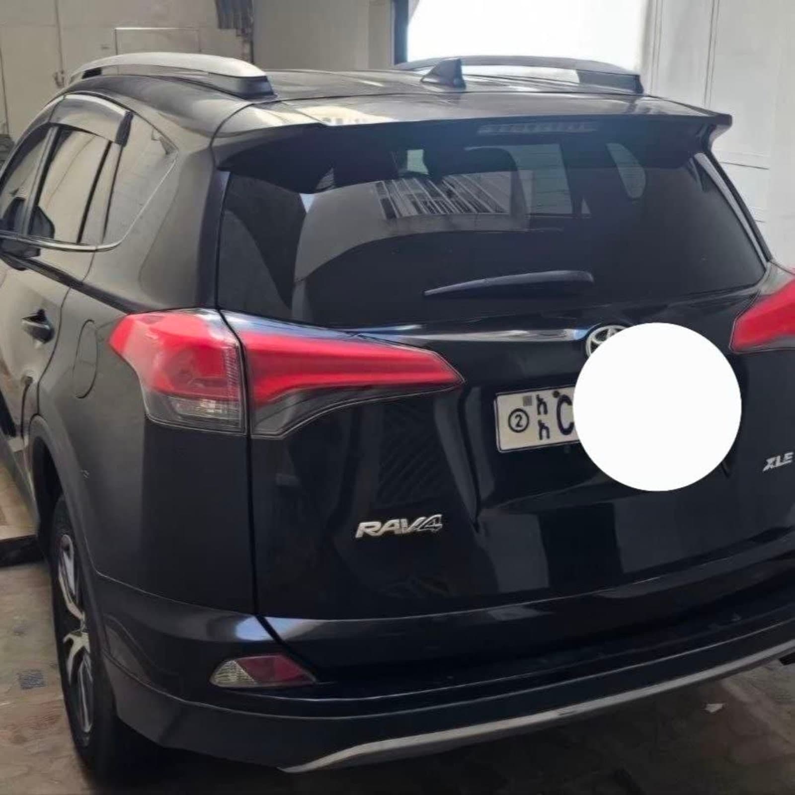 2018 TOYOTA RAV4 — photo 4