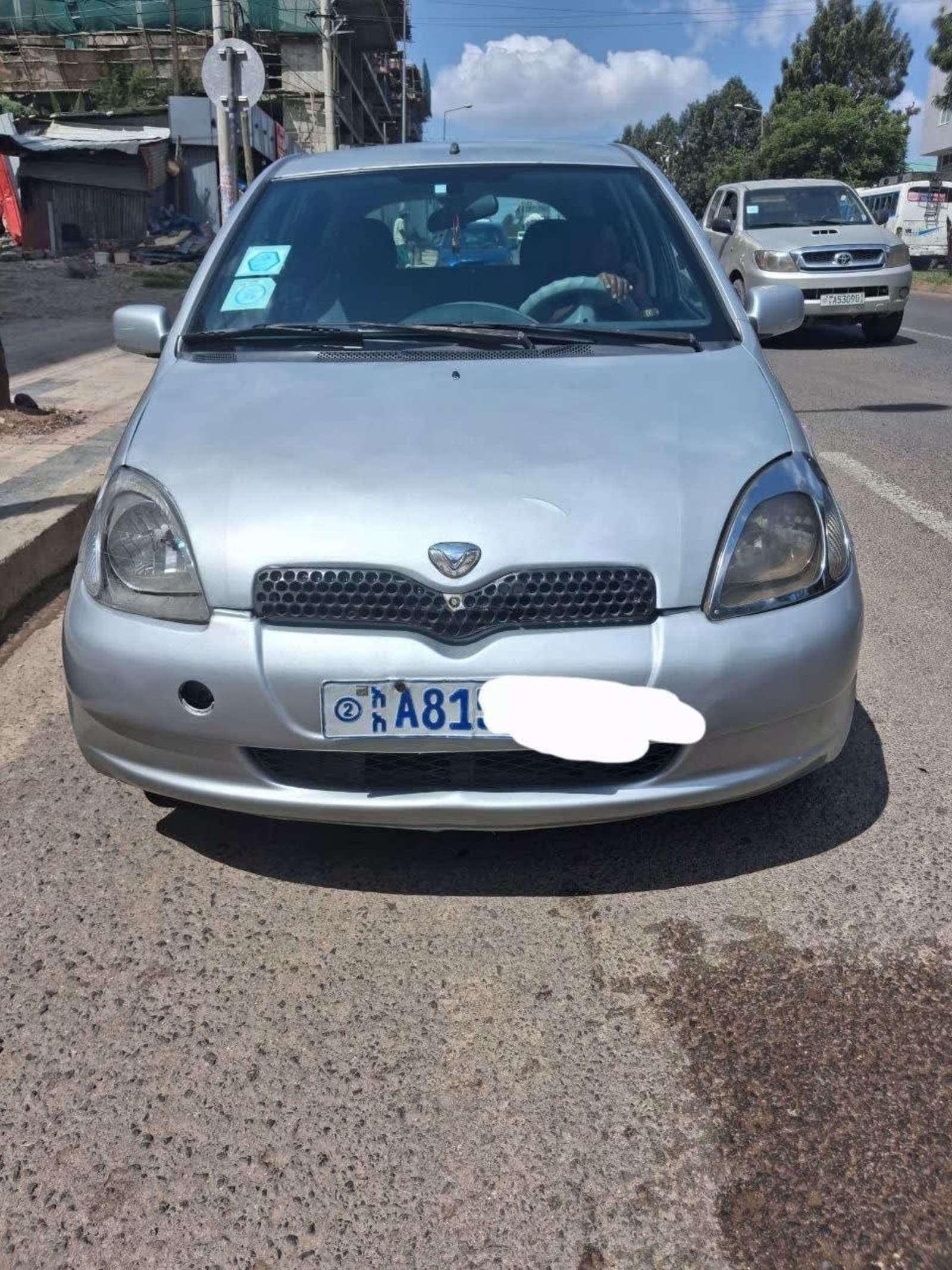 2001 Toyota Vitz — photo 1