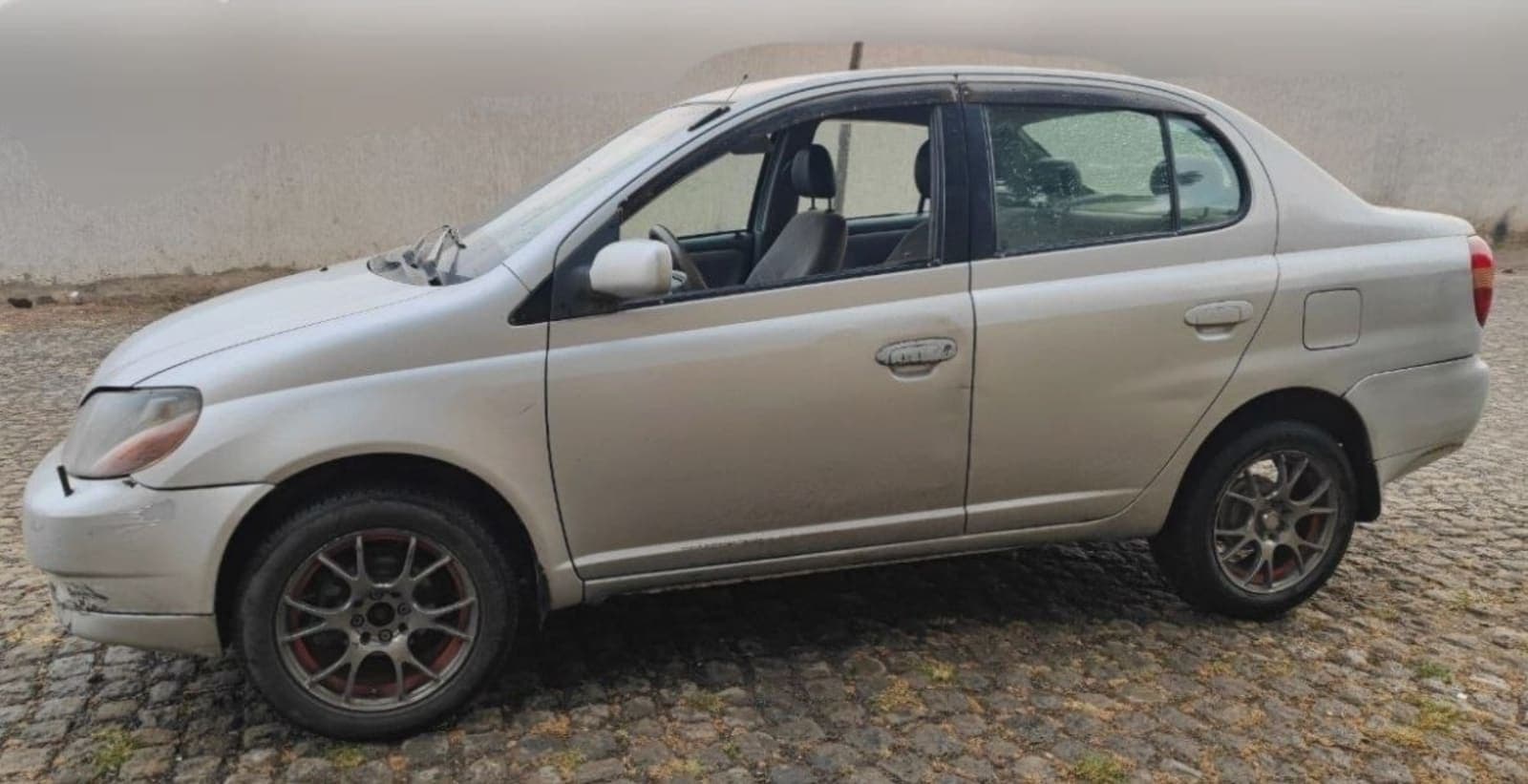 2001 Toyota Platz — photo 4