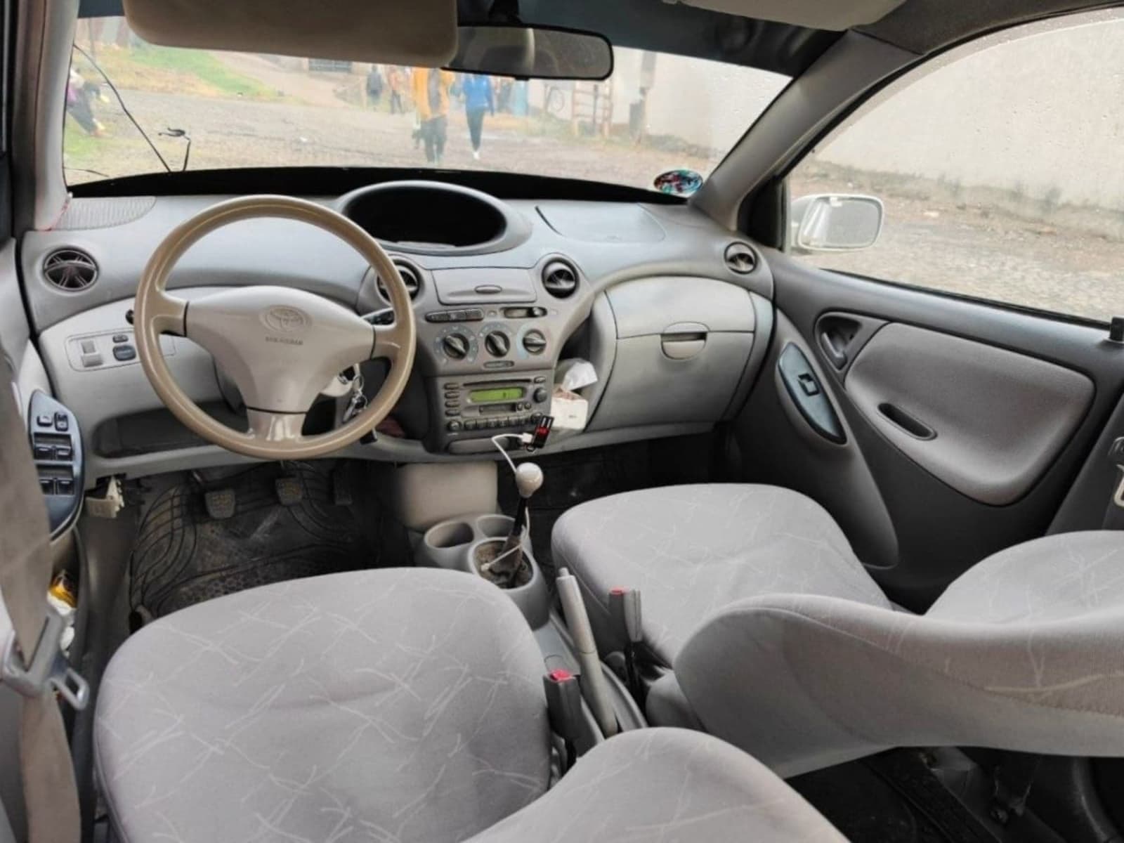 2001 Toyota Platz — photo 5