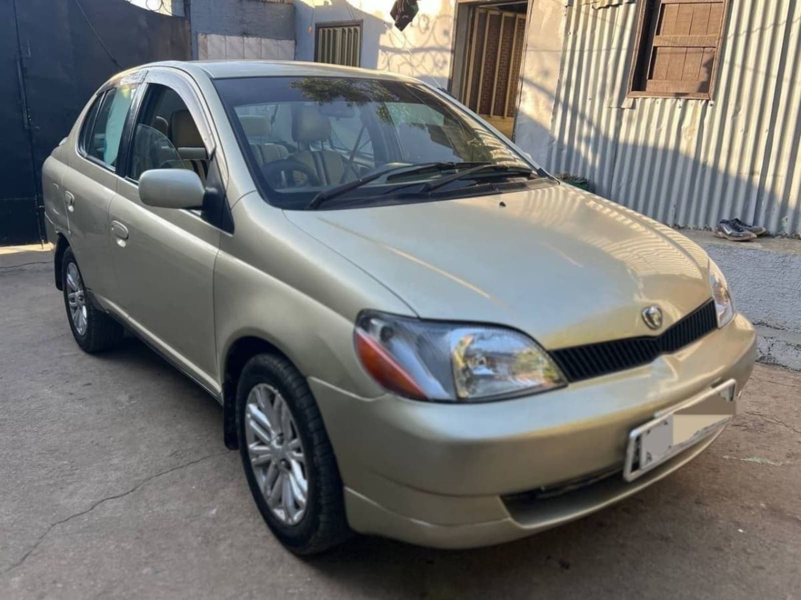 2001 Toyota Platz — photo 4