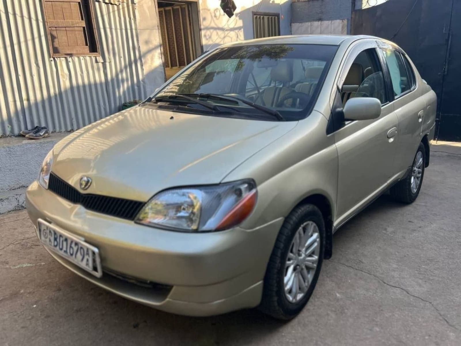 2001 Toyota Platz — photo 7