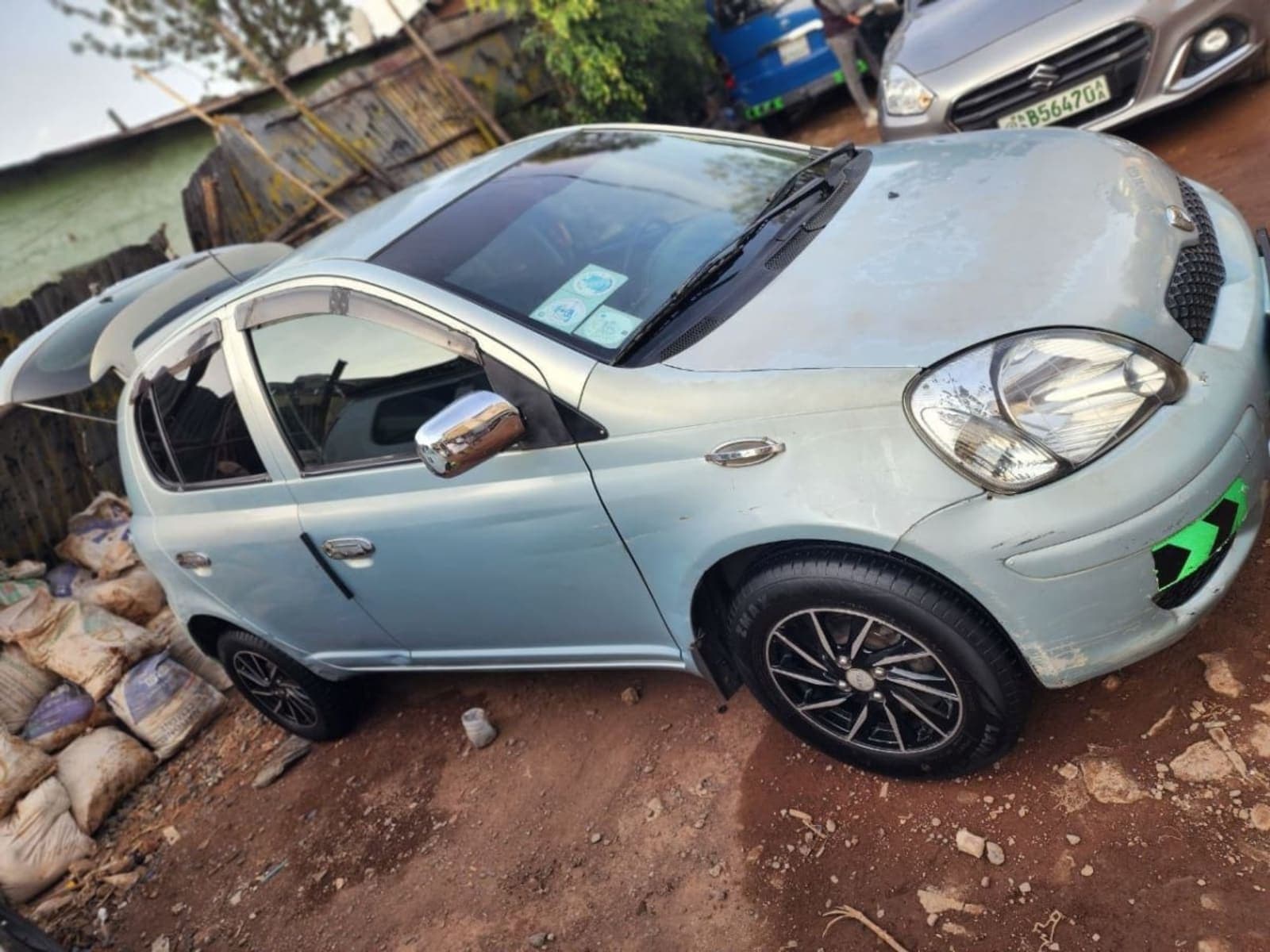 2004 Toyota Vitz — photo 5