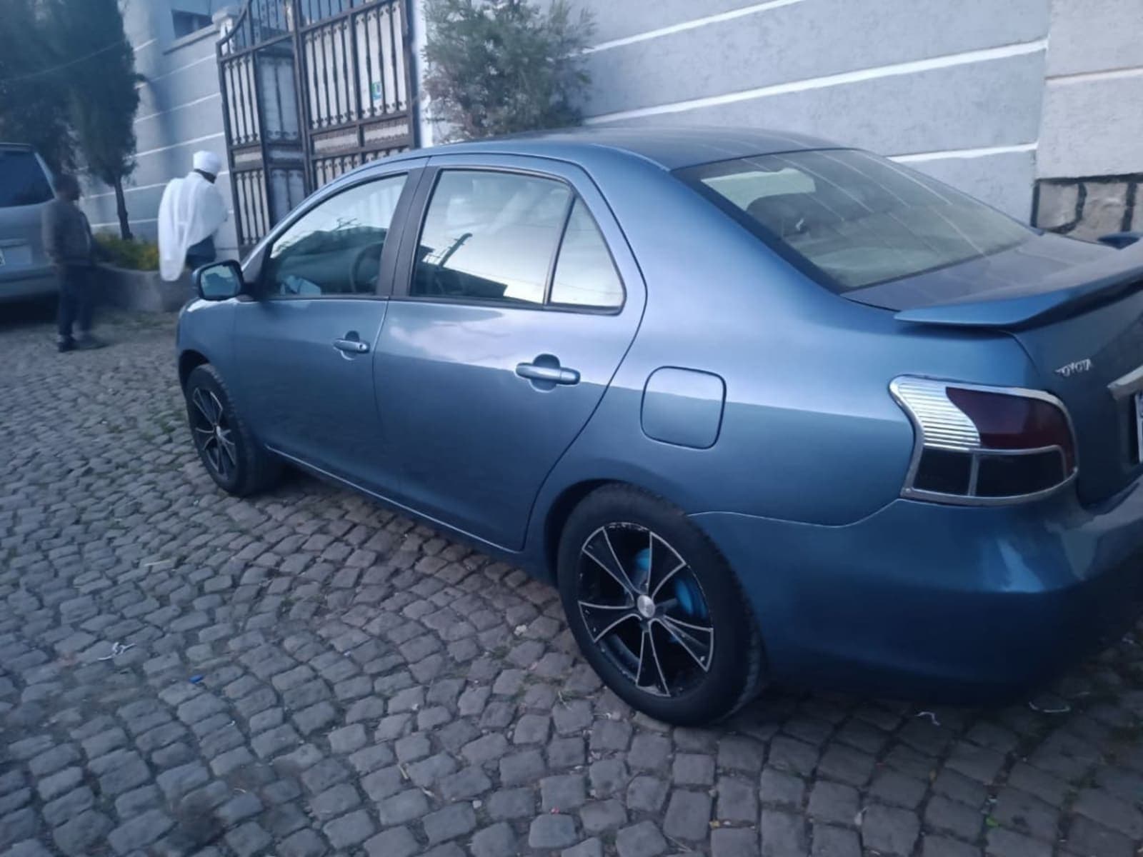 2009 Toyota Yaris Sedan — photo 3