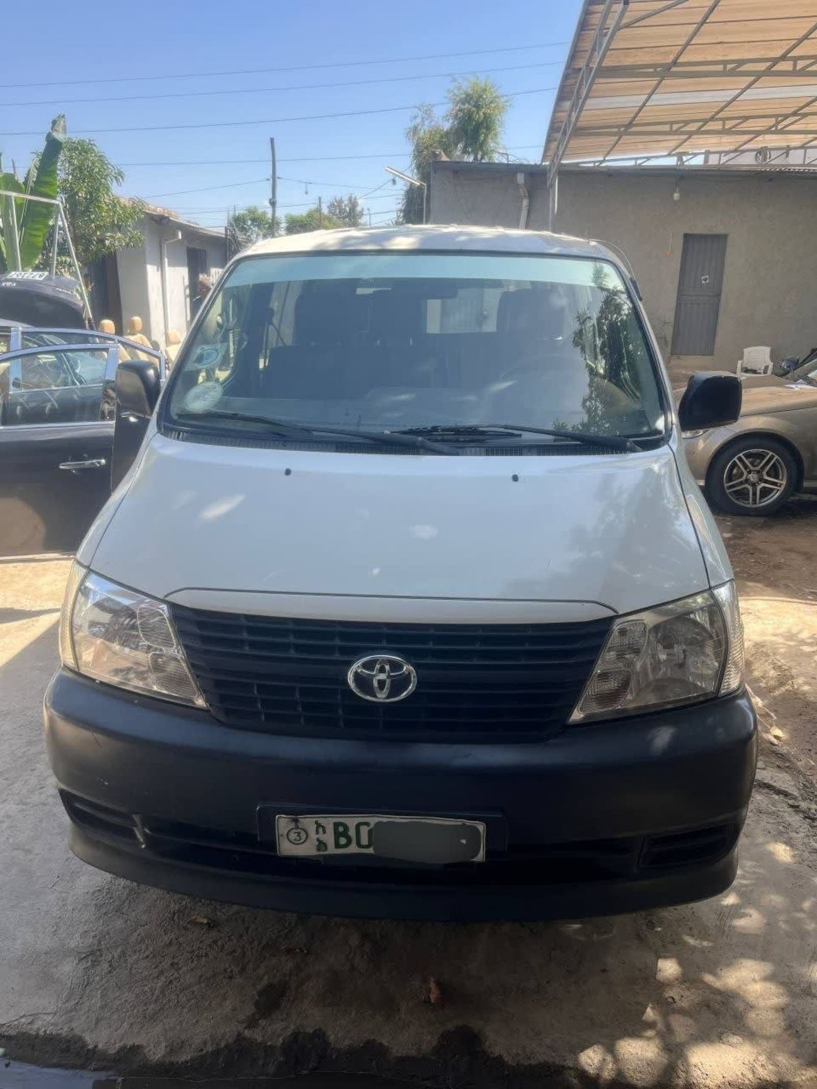 2006 Toyota Hiace shark — photo 1
