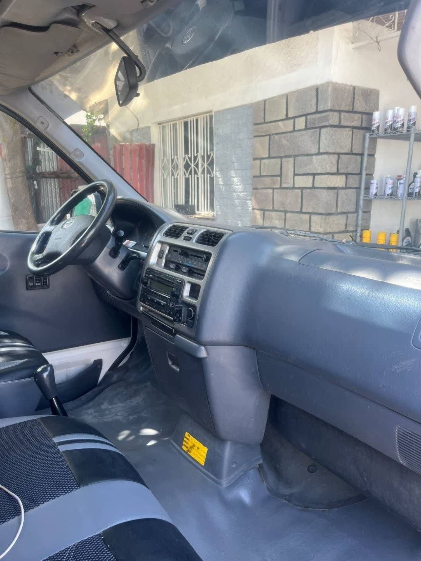 2006 Toyota Hiace shark — photo 8