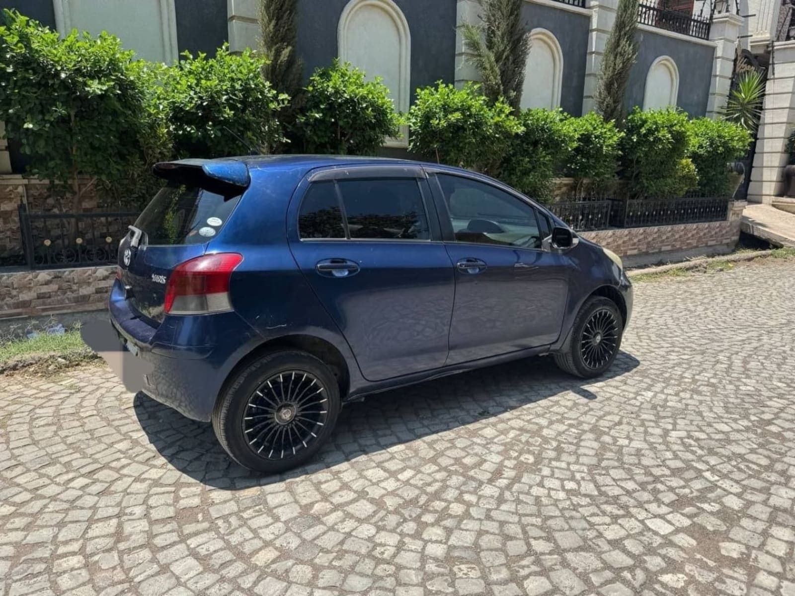 2010 Toyota Yaris compact — photo 5