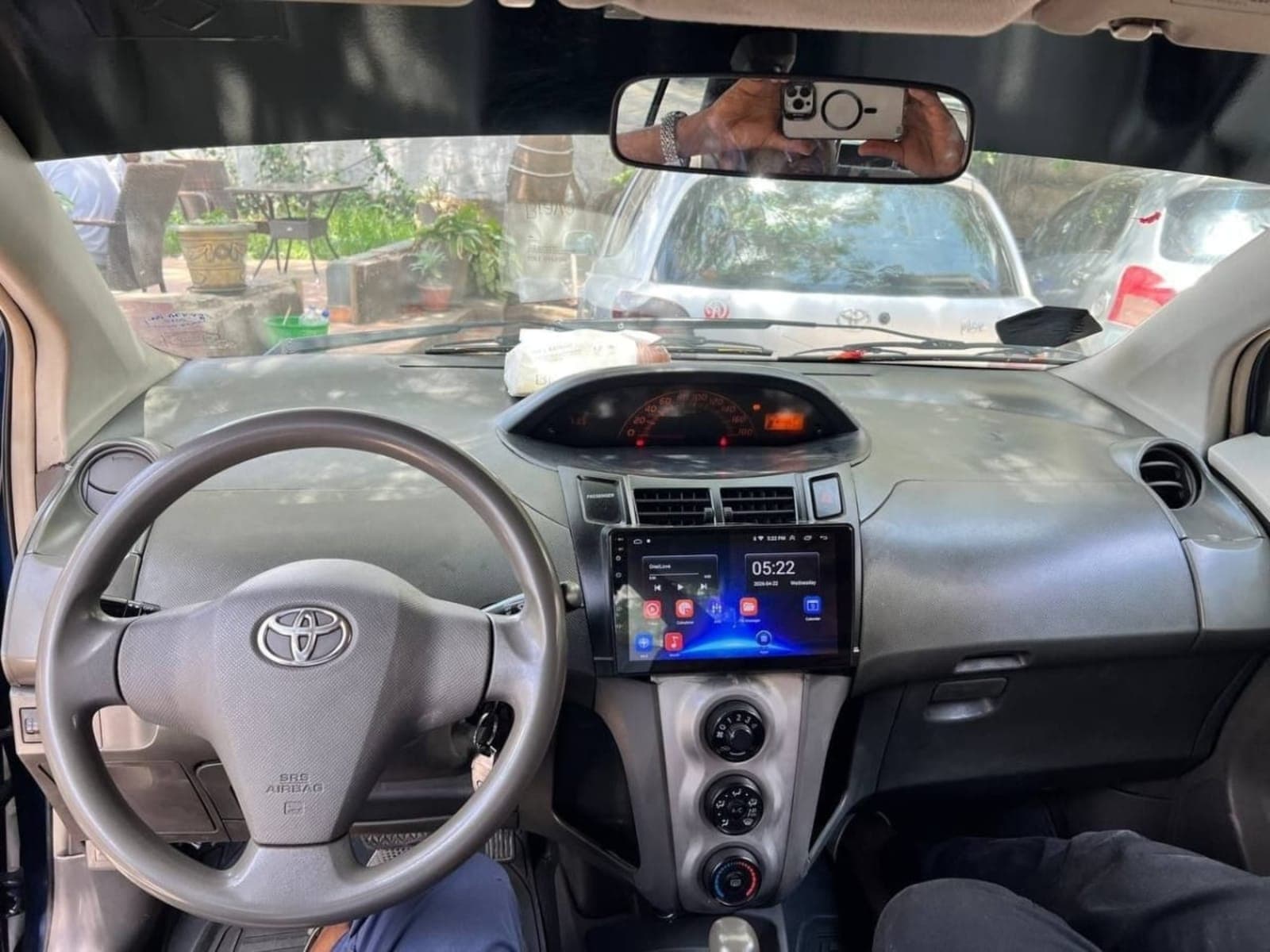 2010 Toyota Yaris compact — photo 6