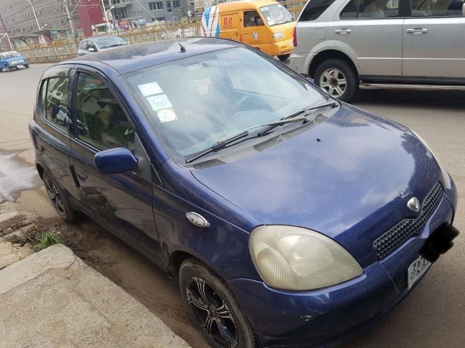 2000 Toyota Vitz โ photo 1