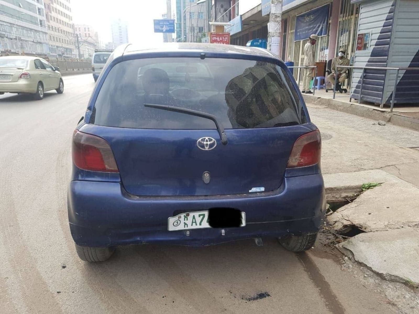 2000 Toyota Vitz โ photo 2