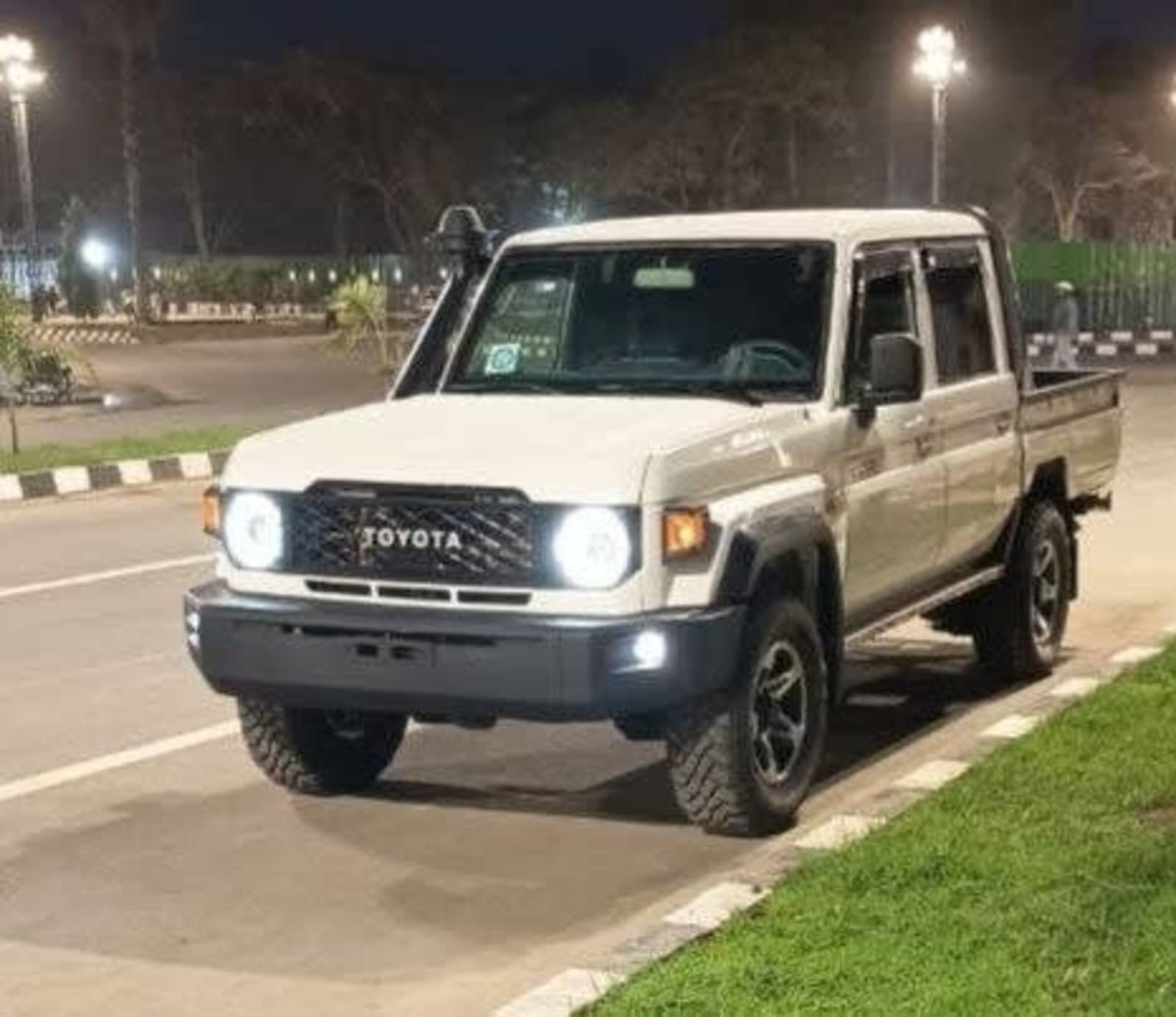 2018 TOYOTA LAND CRUISER — photo 3