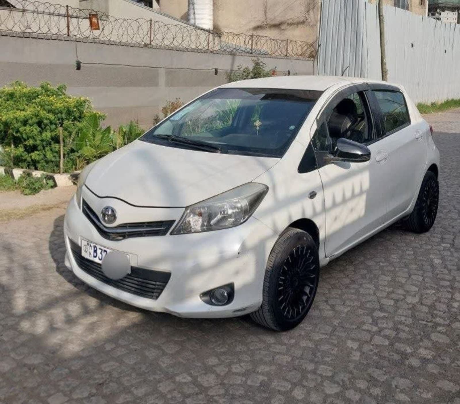 2014 TOYOTA YARIS — photo 5