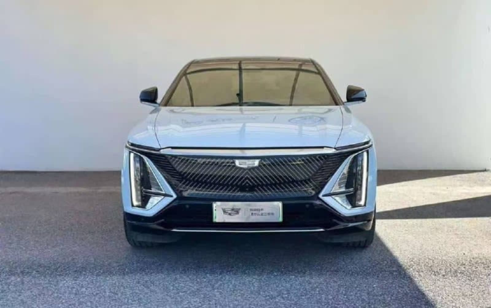 2024 Cadillac Lyriq — photo 1