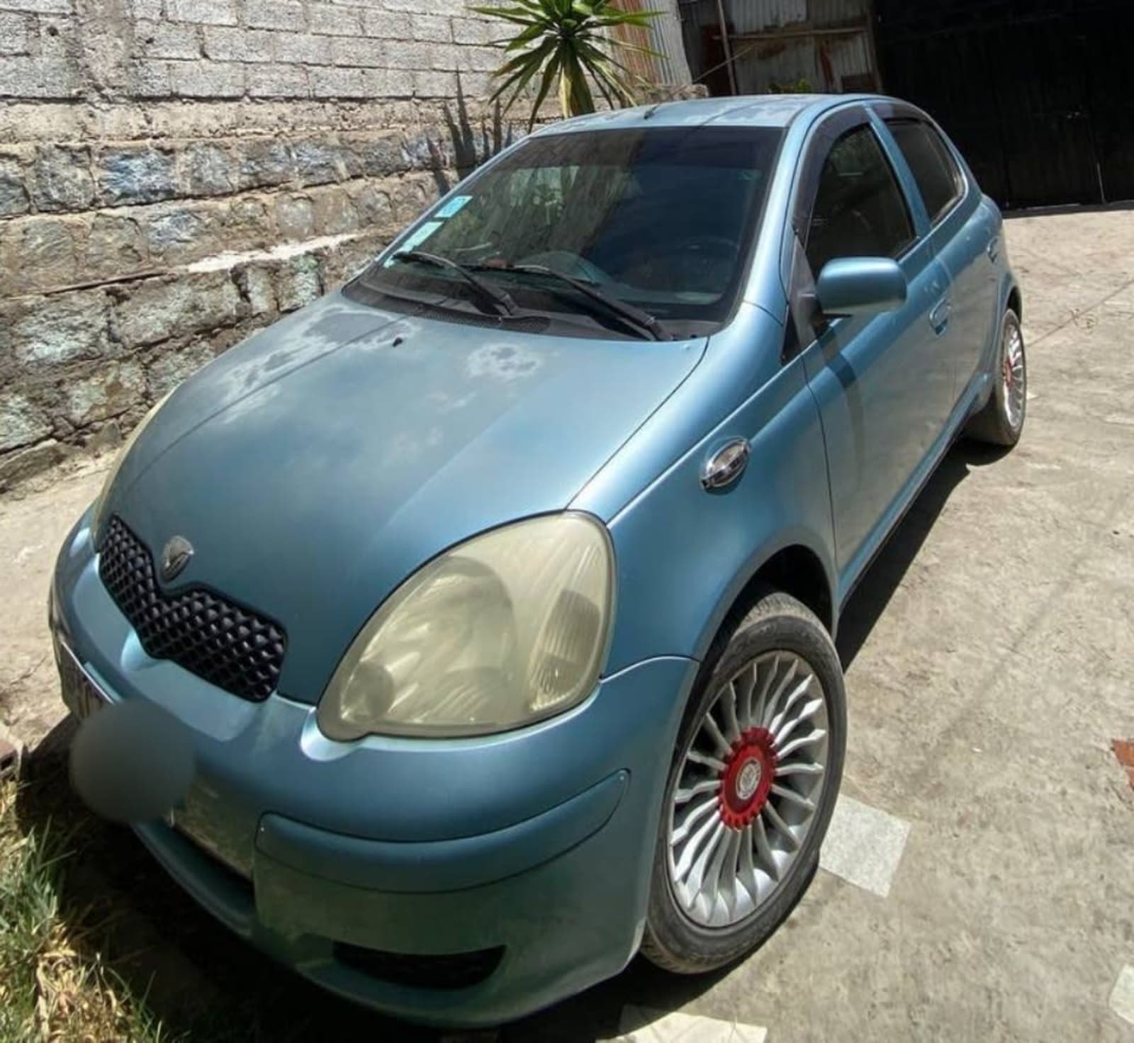 2002 Toyota Vitz — photo 1