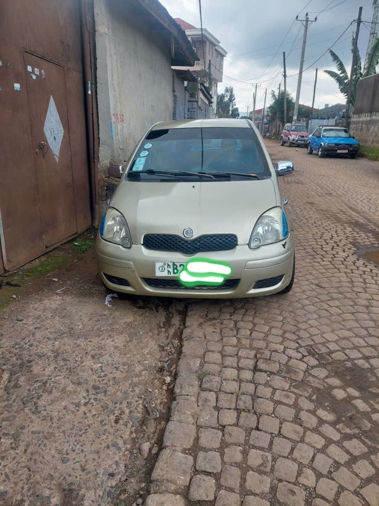 2004 Toyota Vitz — photo 1