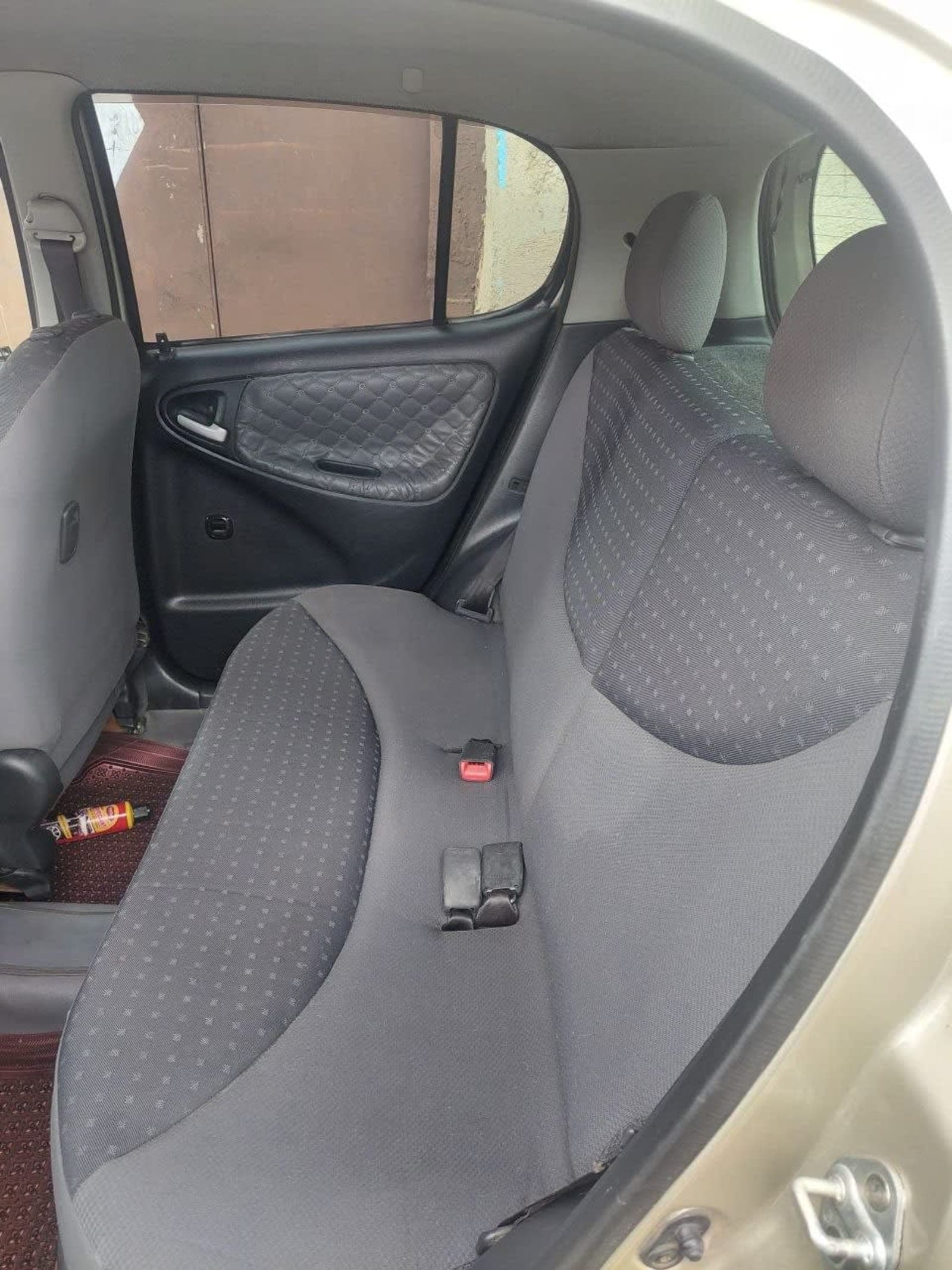 2004 Toyota Vitz — photo 2