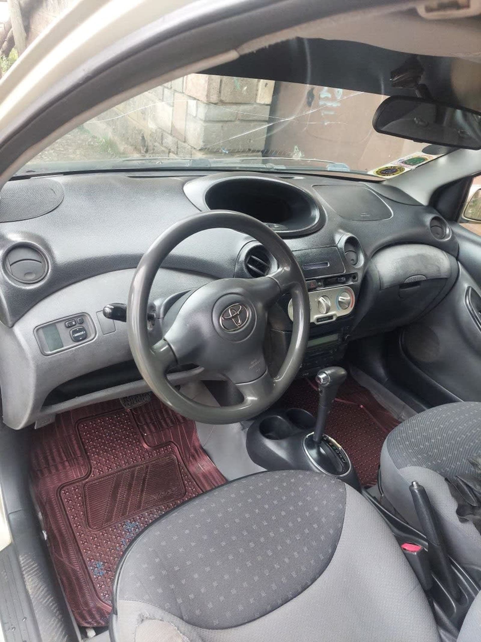 2004 Toyota Vitz — photo 3
