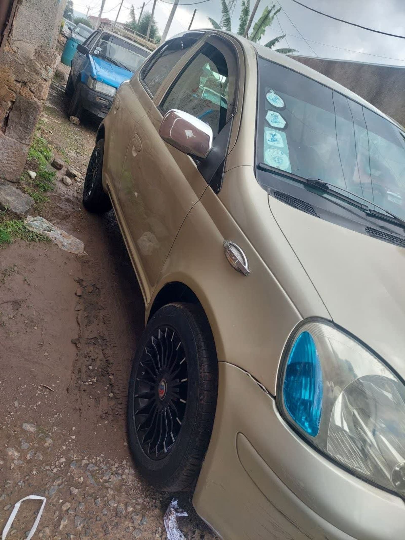 2004 Toyota Vitz — photo 4