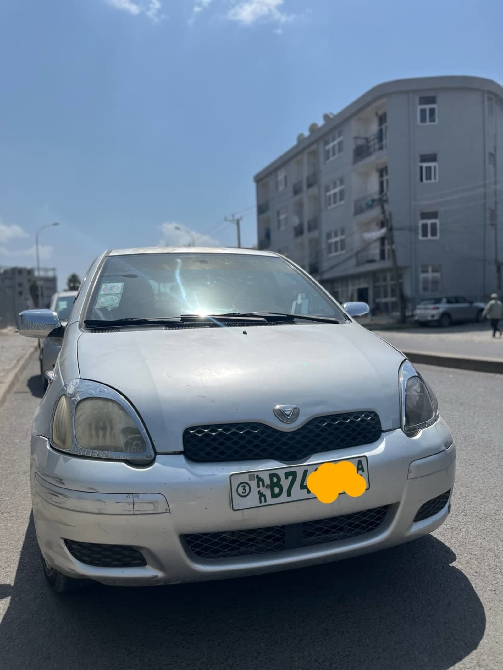 2004 Toyota Vitz — photo 2