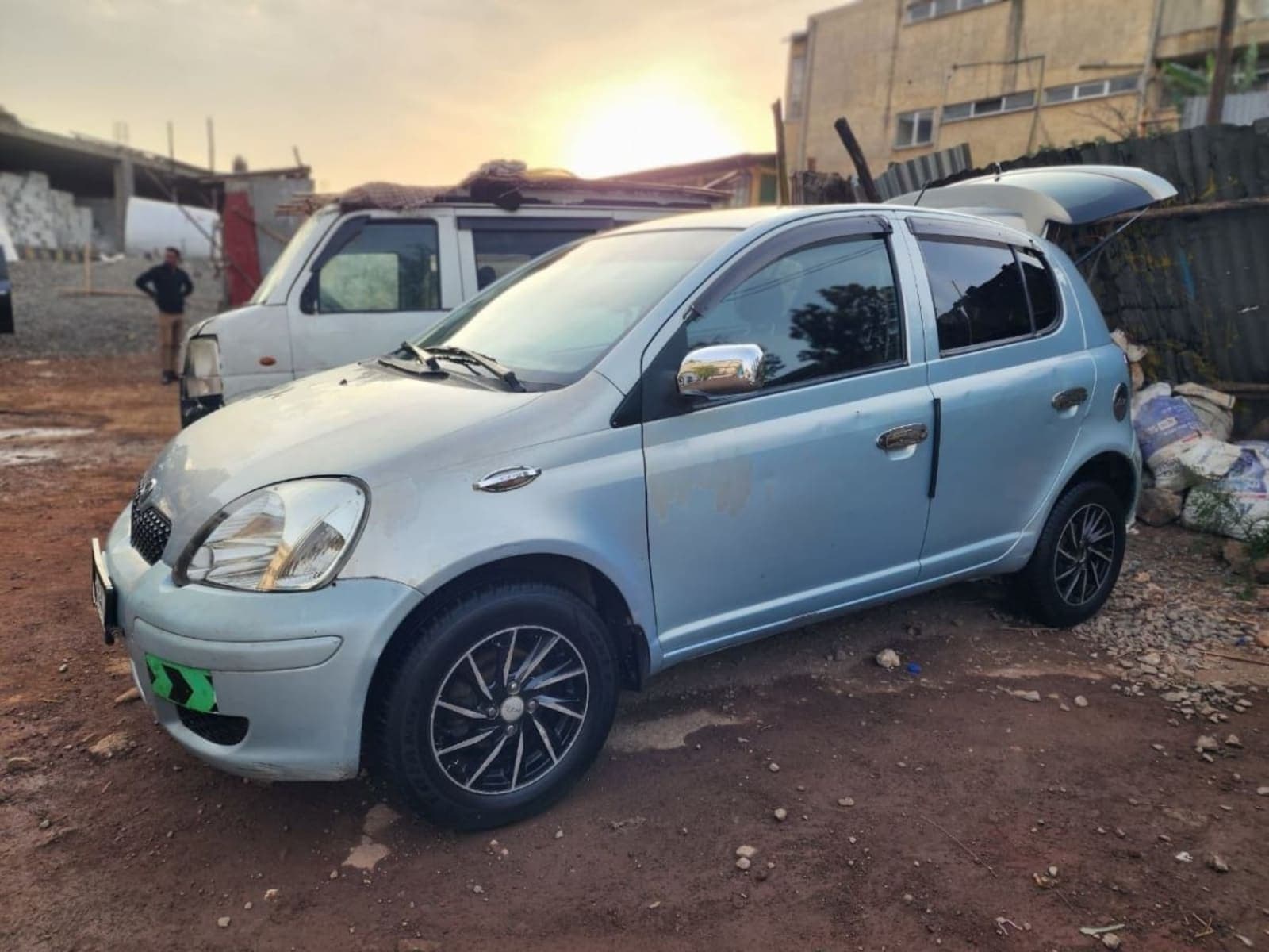 2004 Toyota Vitz