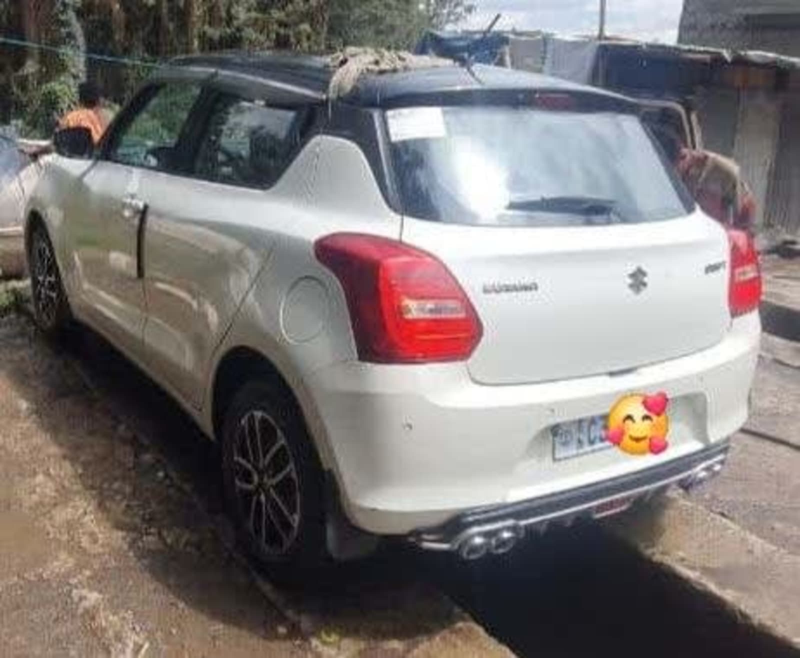 2022 Suzuki Swift — photo 2