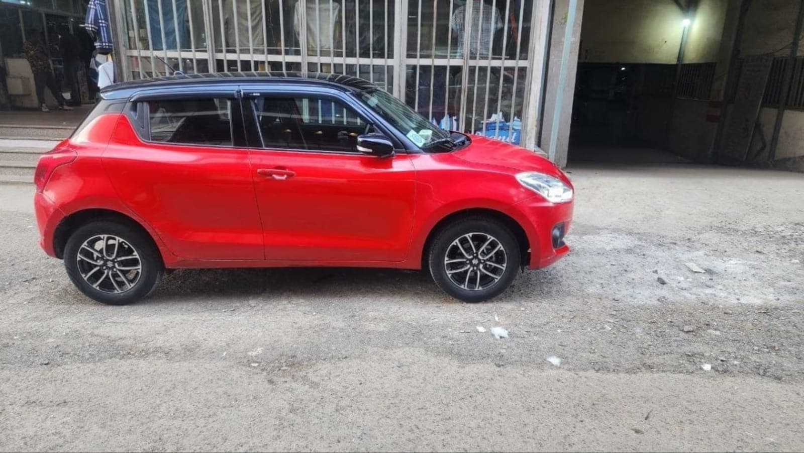 2021 Suzuki Swift — photo 2